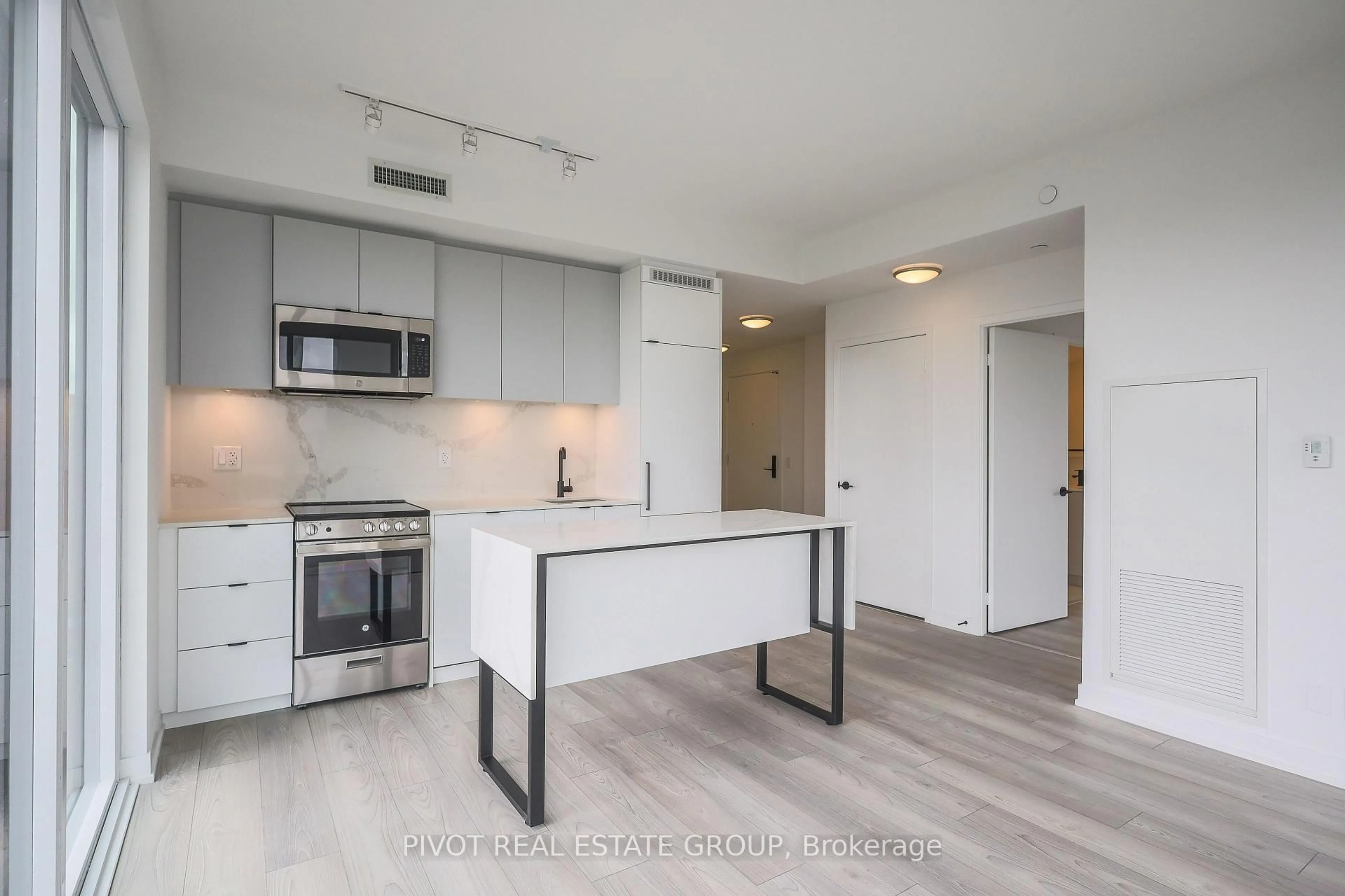 Open concept kitchen, unknown for 285 Dufferin St #1508, Toronto Ontario M6K 0J2