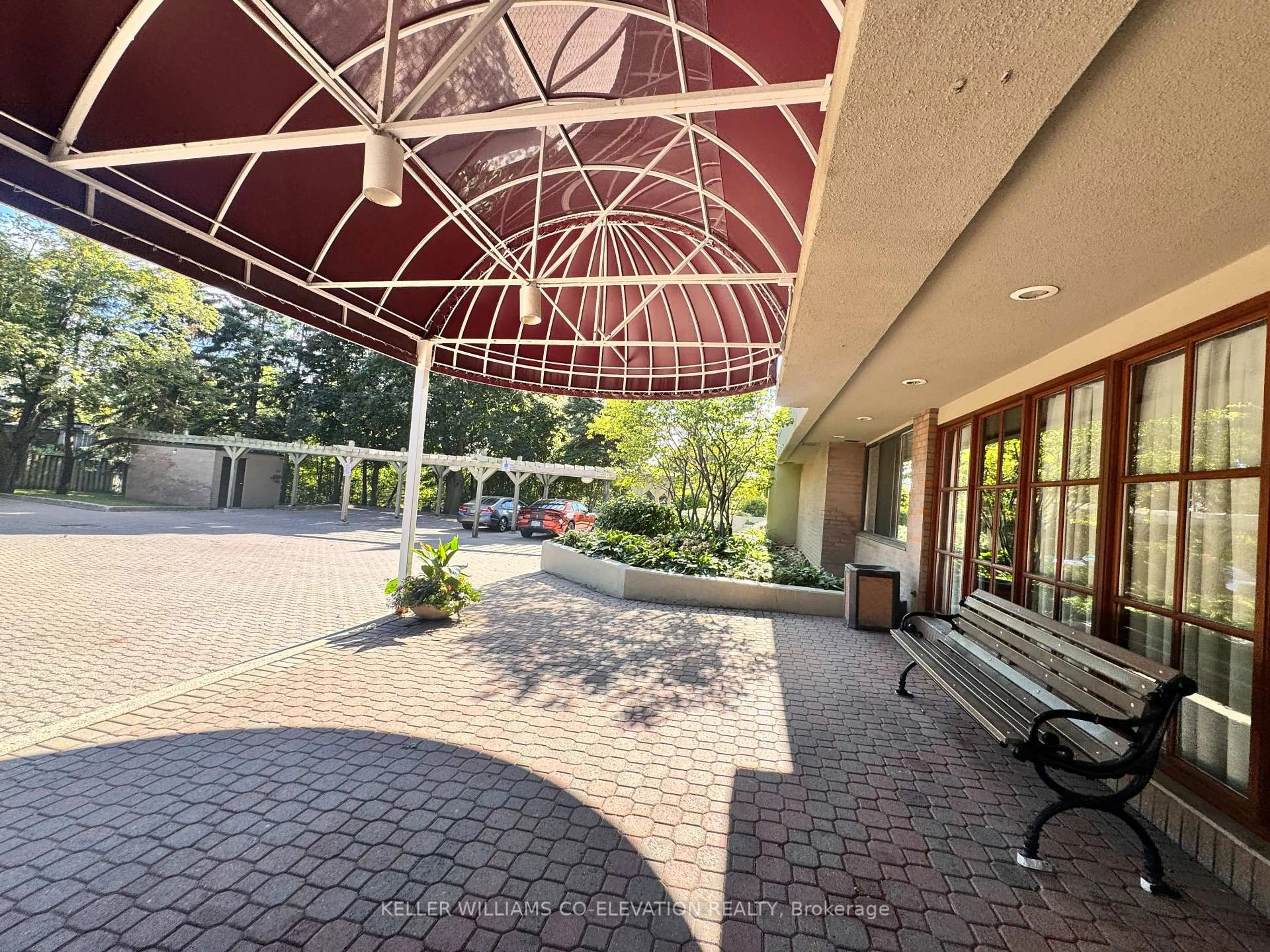 Patio, unknown for 880 Dundas St #1604, Mississauga Ontario L5C 4H3