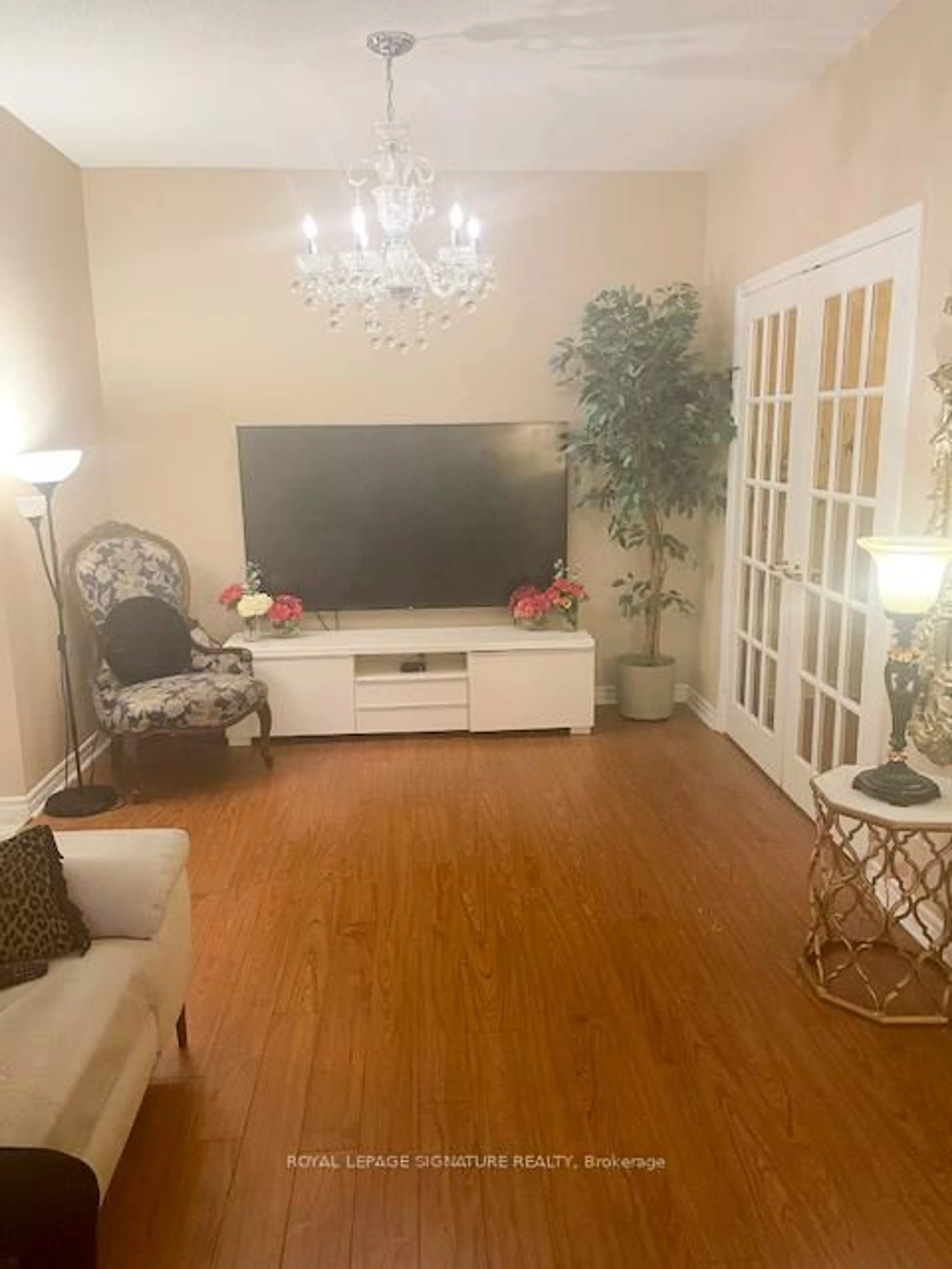 Living room with furniture, wood/laminate floor for 25 Kingsbridge Garden Circ #224, Mississauga Ontario L5R 4B1