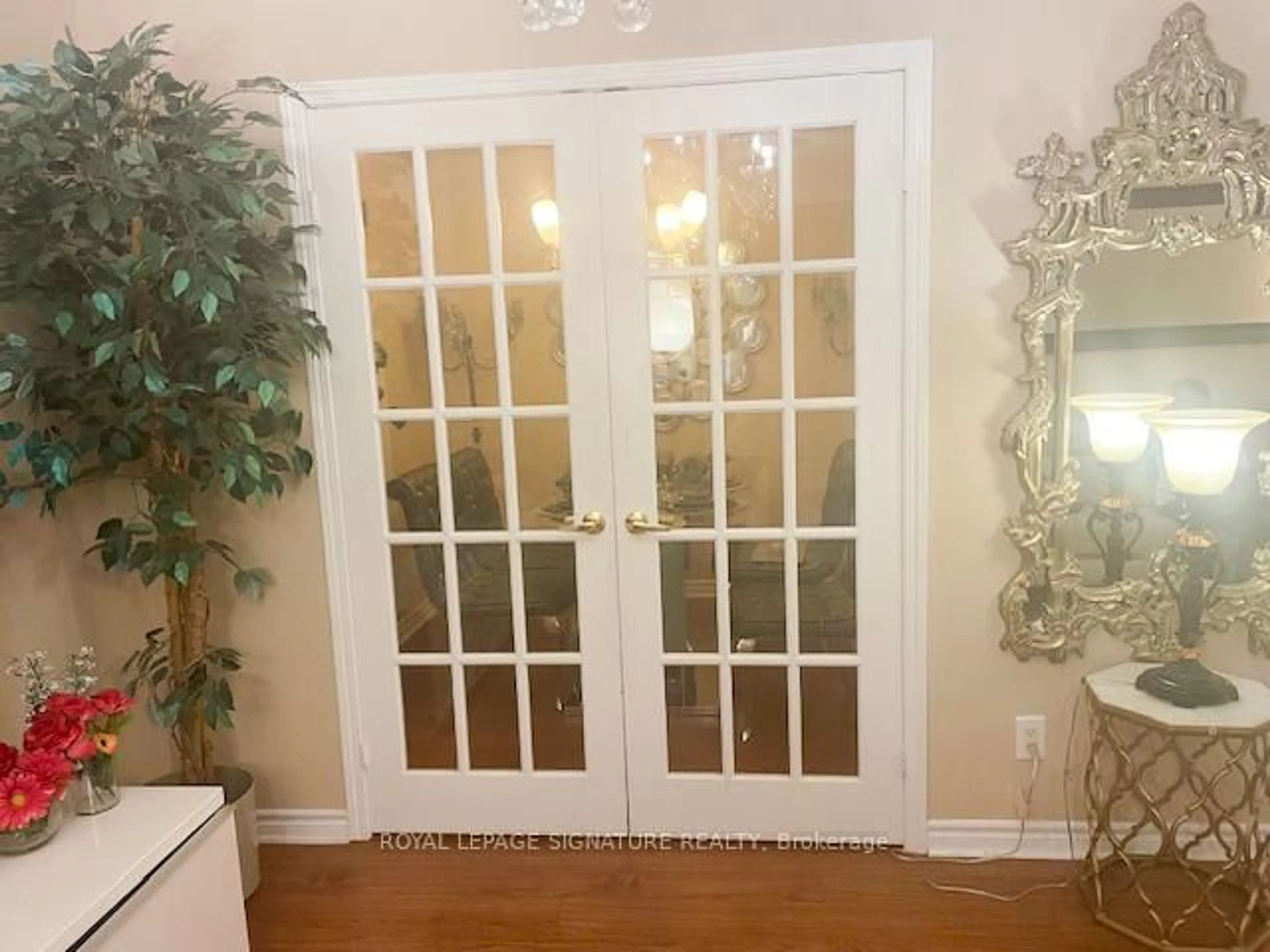Indoor entryway for 25 Kingsbridge Garden Circ #224, Mississauga Ontario L5R 4B1
