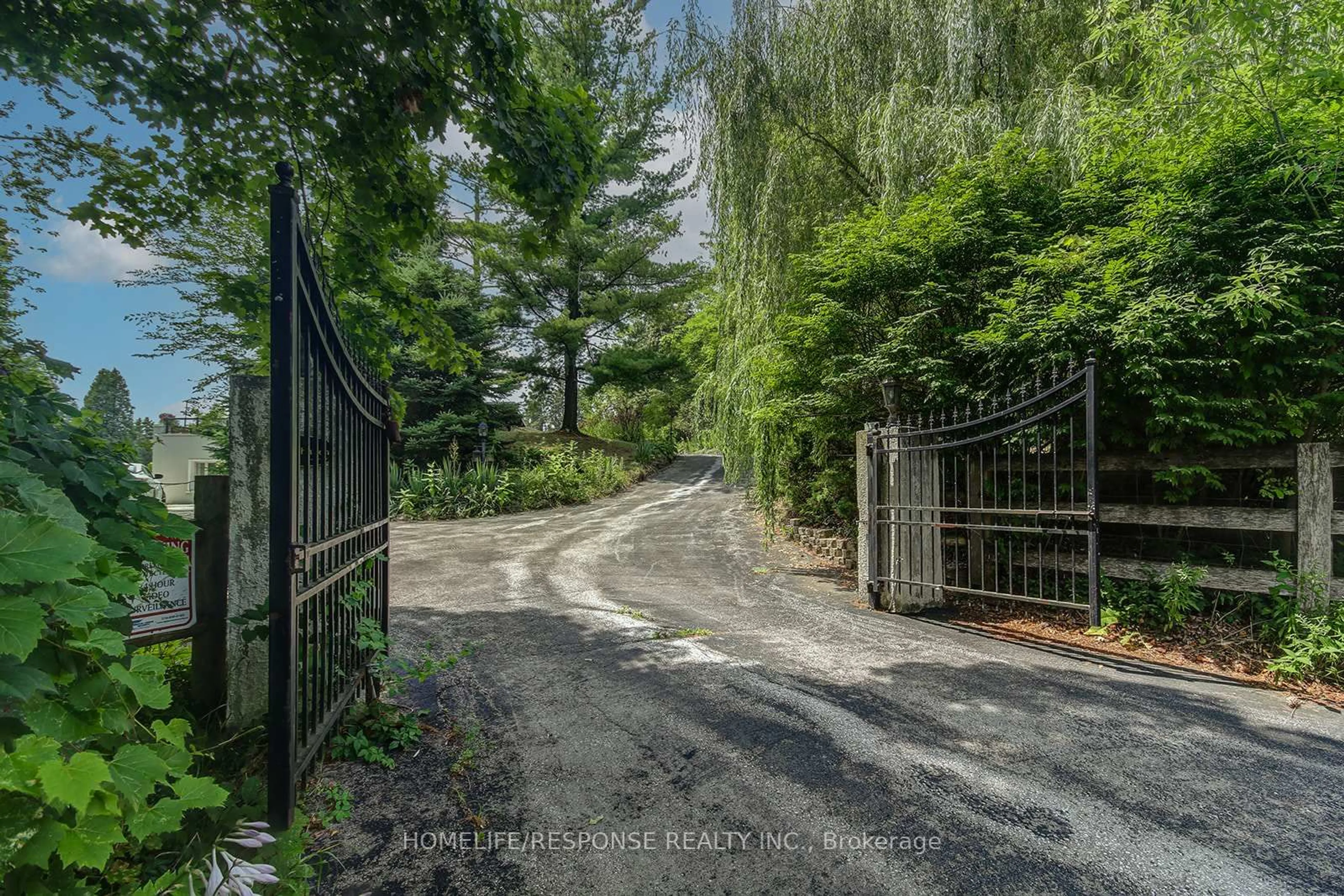 A pic from outside/outdoor area/front of a property/back of a property/a pic from drone, street for 16672 CENTREVILLE CREEK Rd, Caledon Ontario L7C 3B5