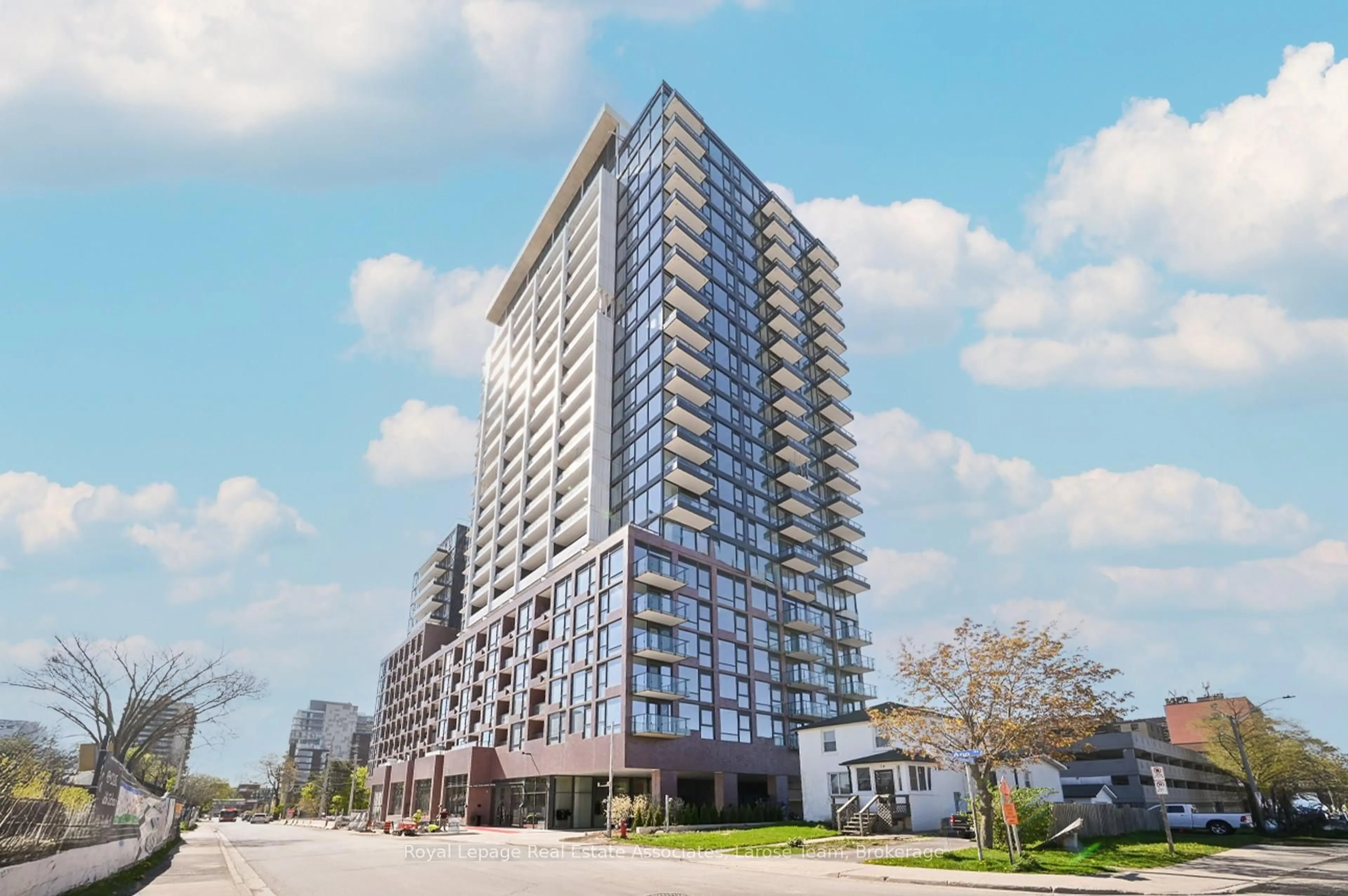 Unknown for 28 Ann St #1307, Mississauga Ontario L5G 3G1