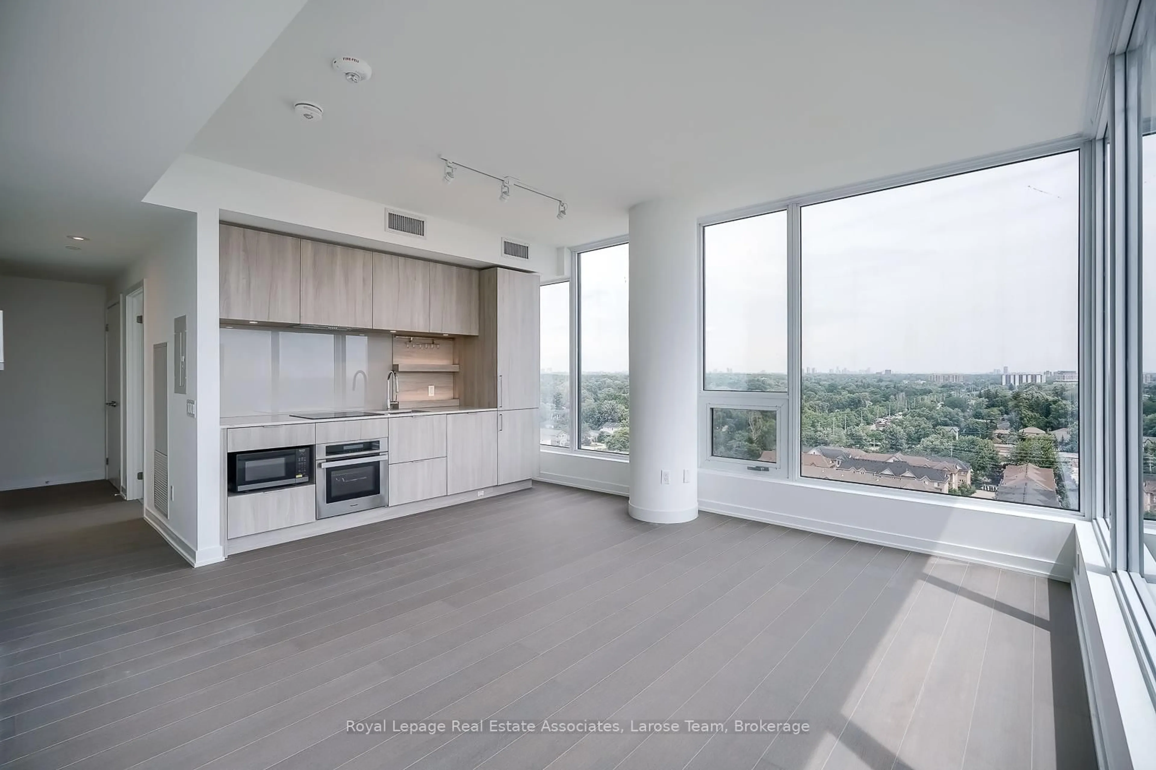 Open concept kitchen, unknown for 28 Ann St #1307, Mississauga Ontario L5G 3G1