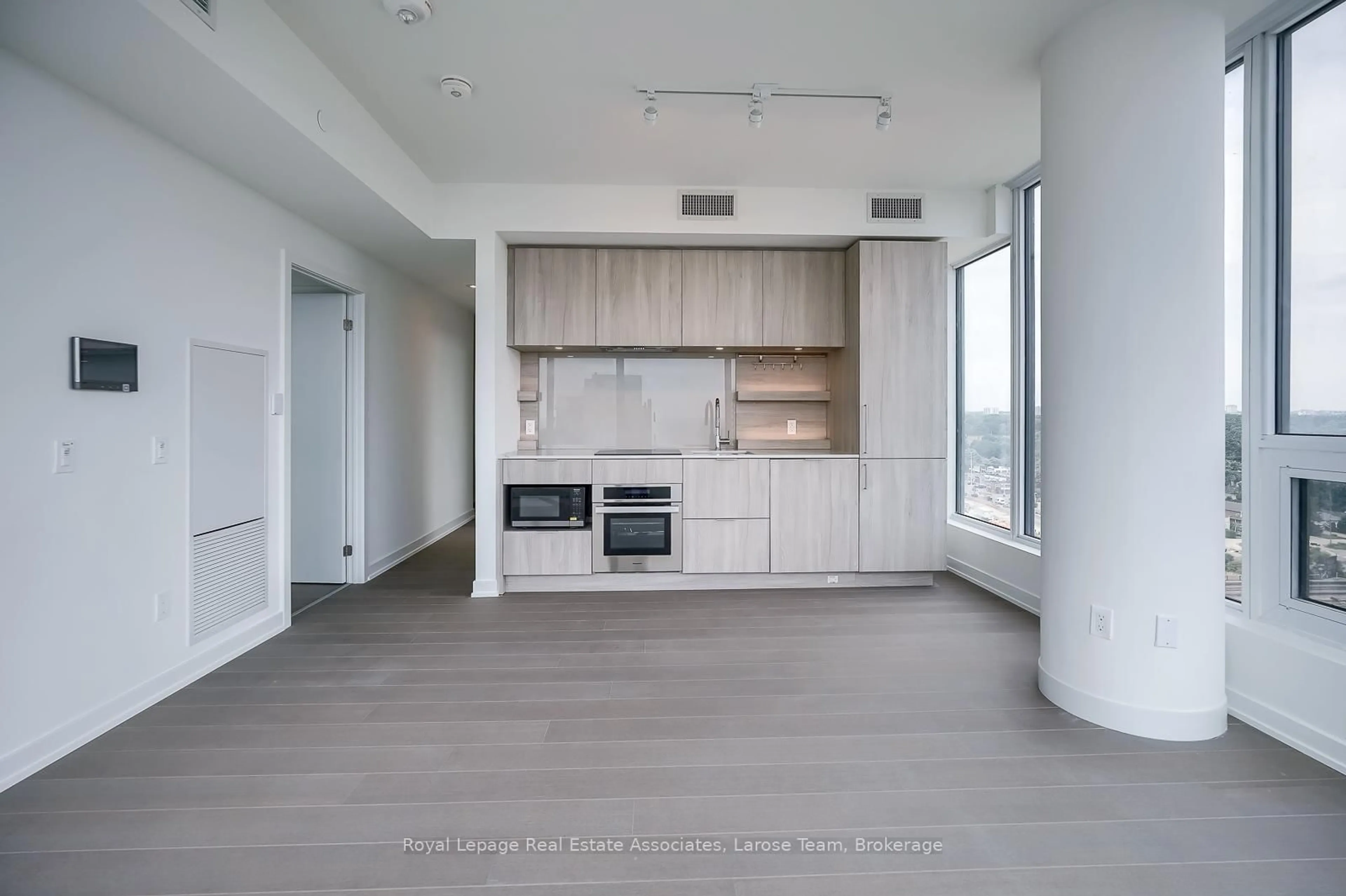 Open concept kitchen, unknown for 28 Ann St #1307, Mississauga Ontario L5G 3G1