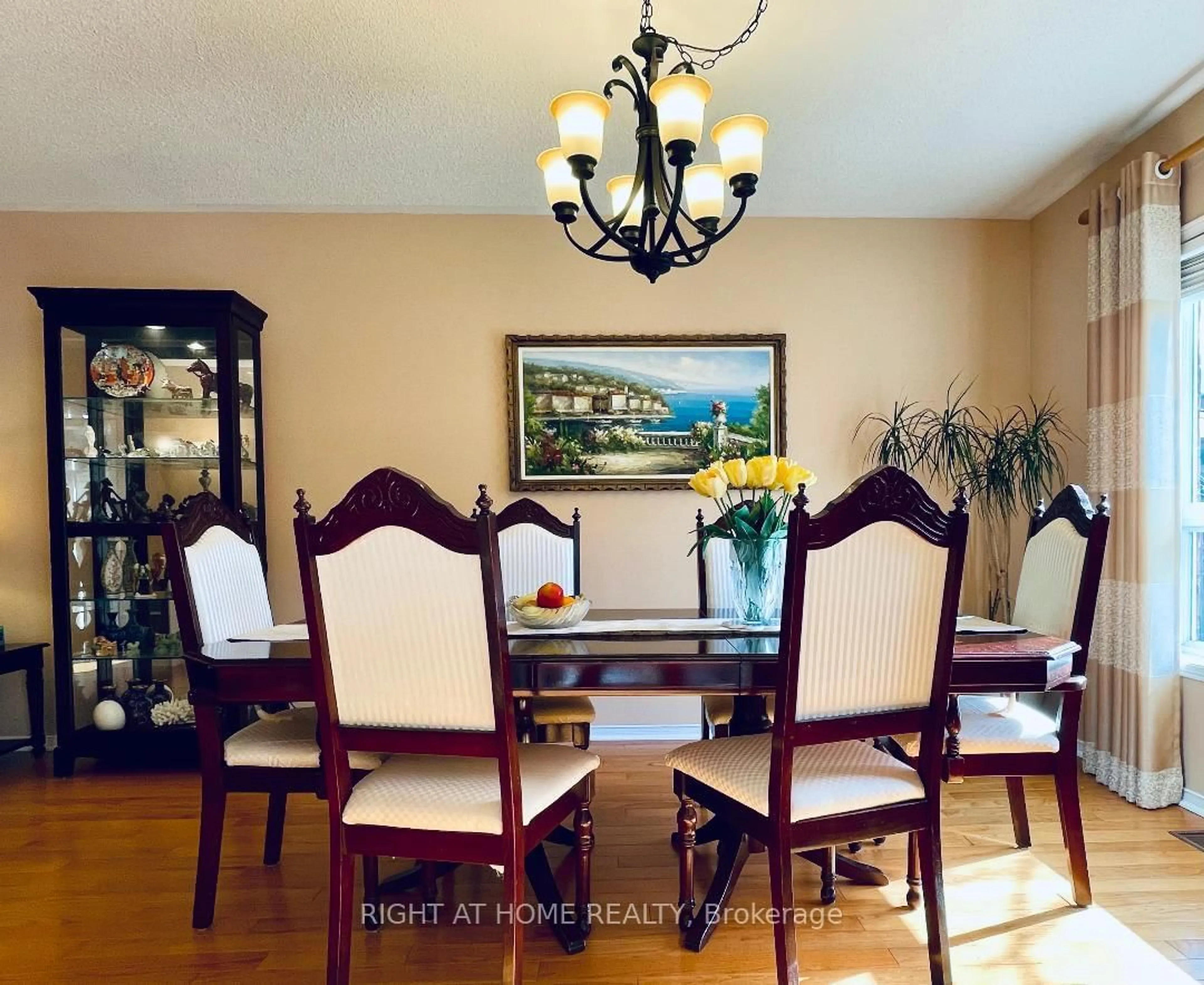 Dining room, wood/laminate floor for 845 Mays Cres, Mississauga Ontario L5V 2G6