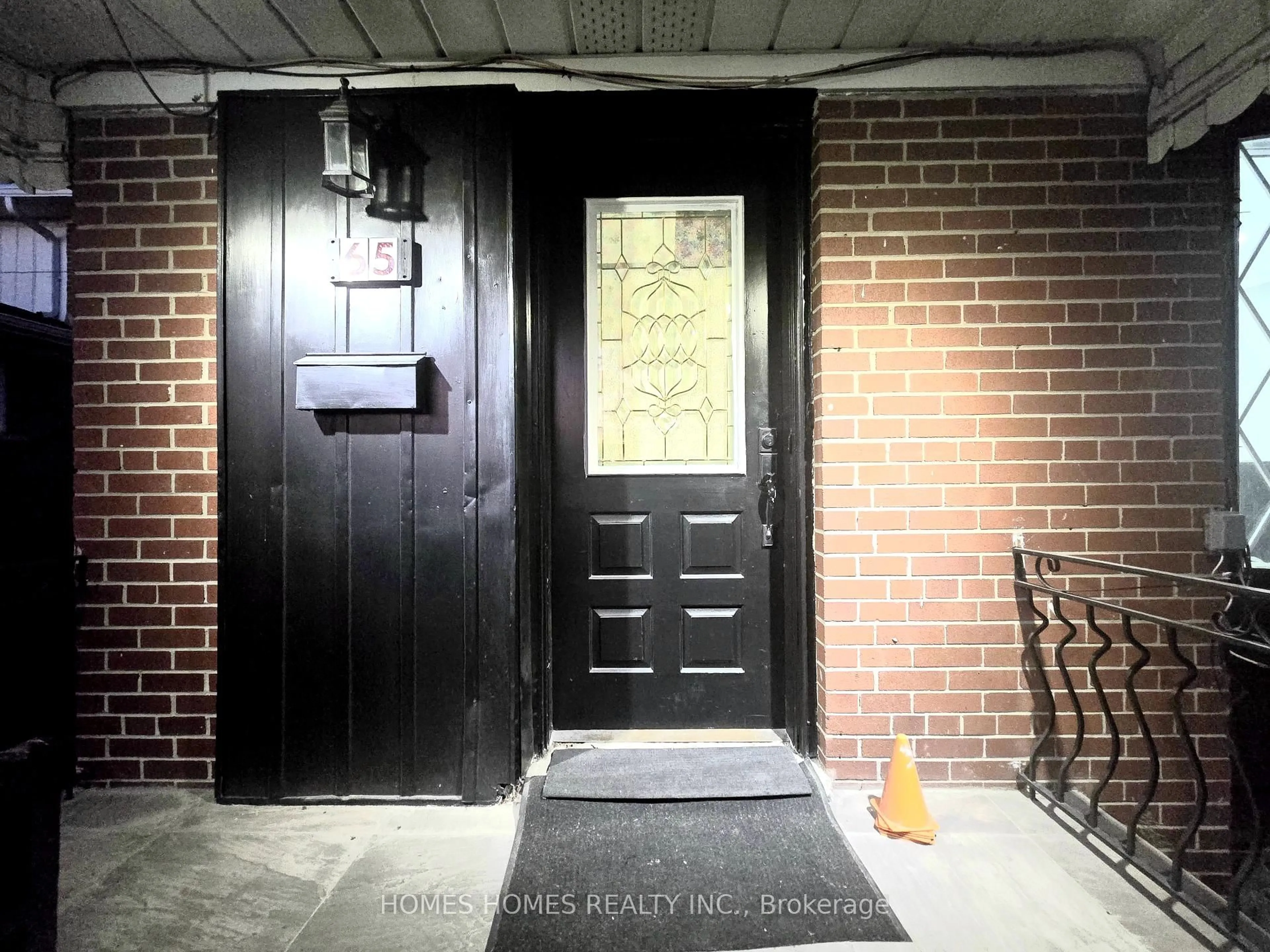Indoor entryway for 65 Elnathan Cres, Toronto Ontario M9L 2G2