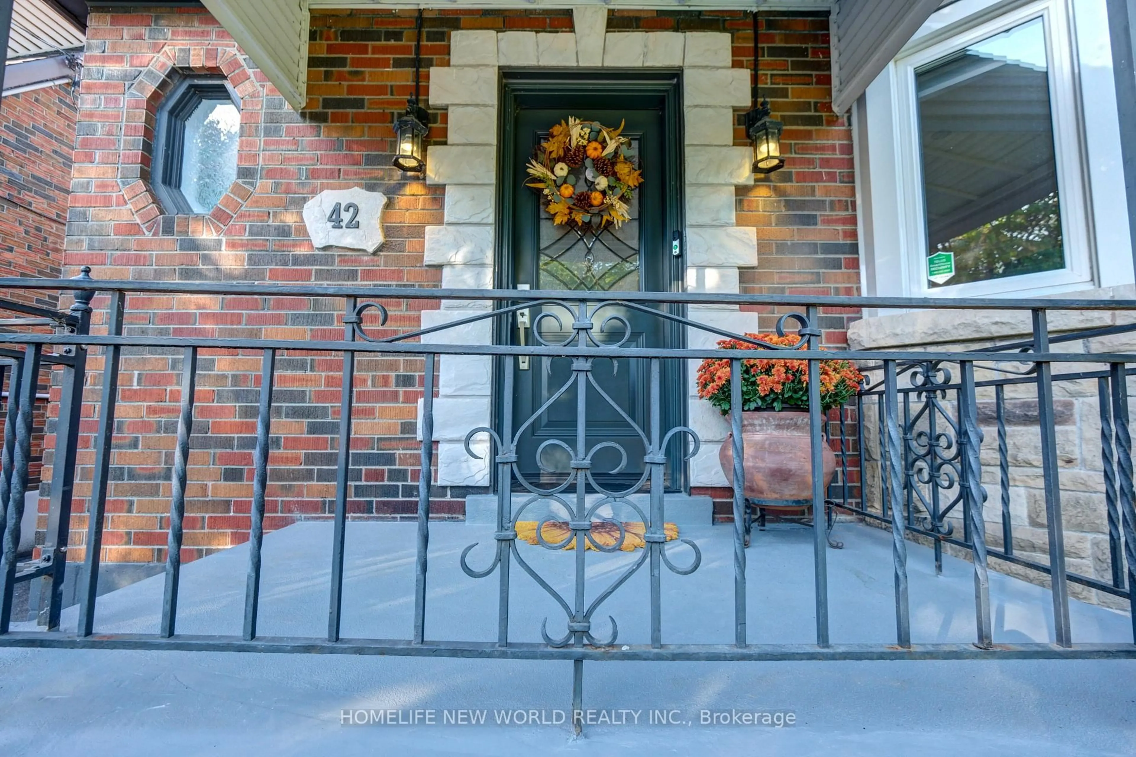 Indoor entryway for 42 Eleventh St, Toronto Ontario M8V 3G3