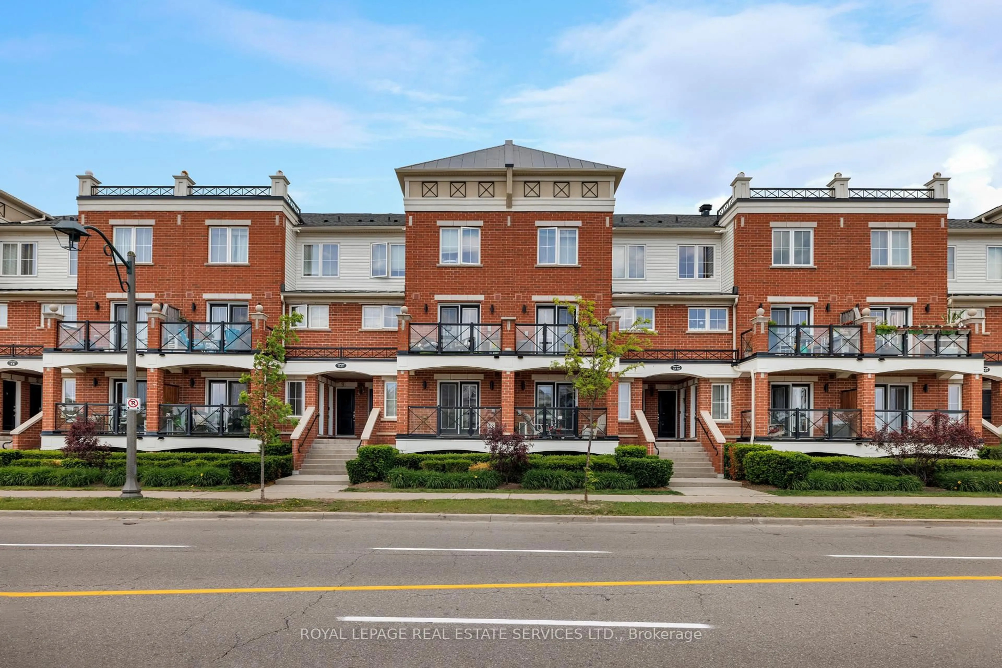 Home with brick exterior material, street for 15 Hays Blvd #10, Oakville Ontario L6H 0H8