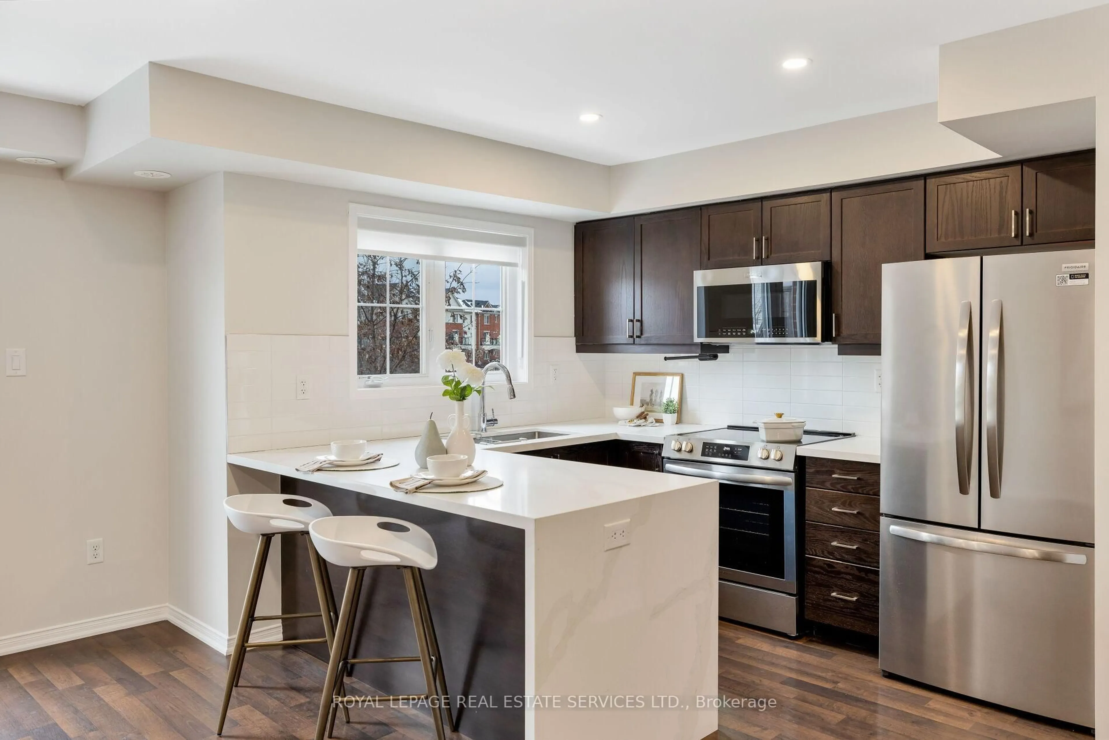 Open concept kitchen, unknown for 15 Hays Blvd #10, Oakville Ontario L6H 0H8