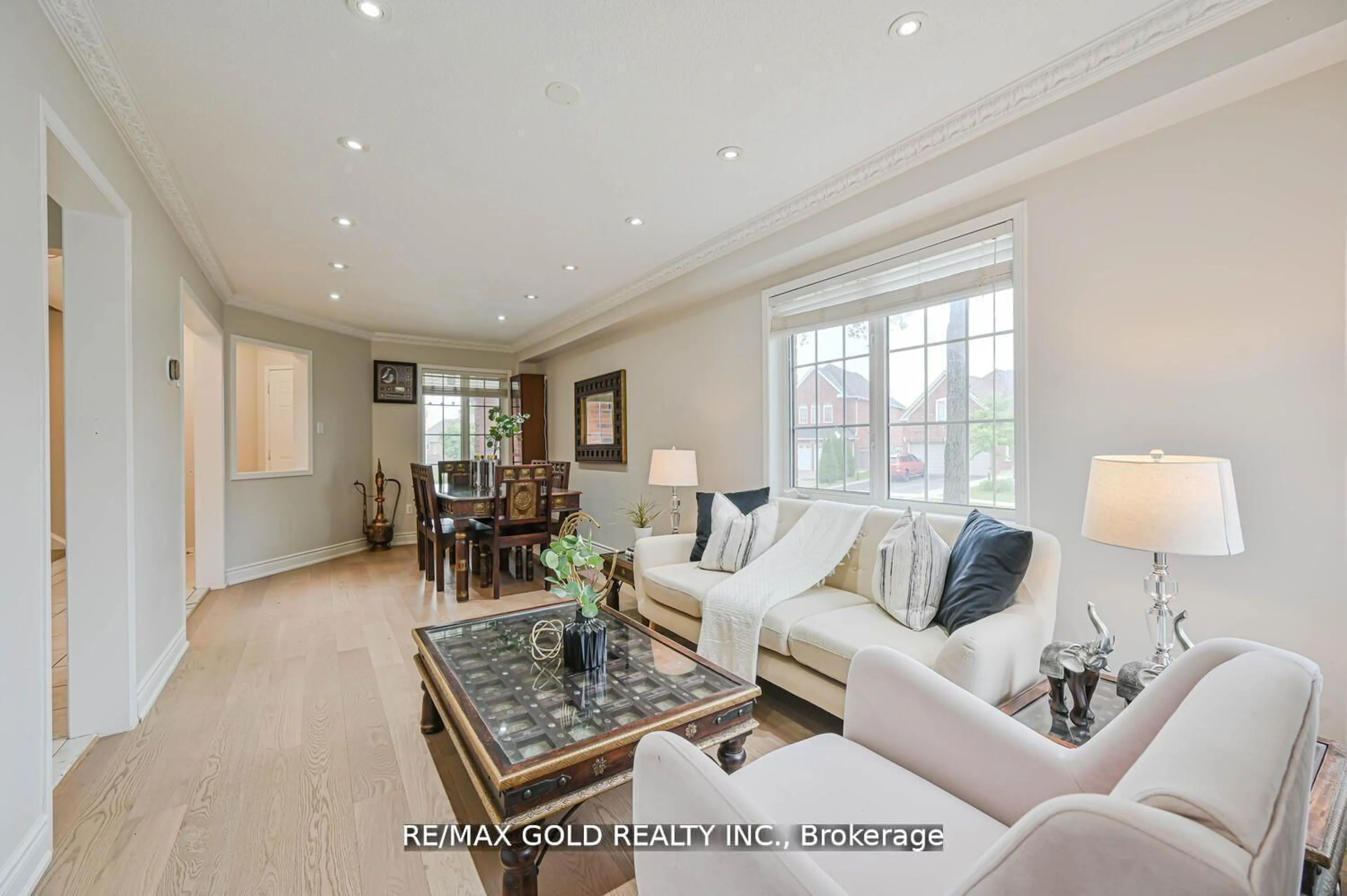 Living room with furniture, unknown for 44 Ribbon Dr, Brampton Ontario L6R 2C5