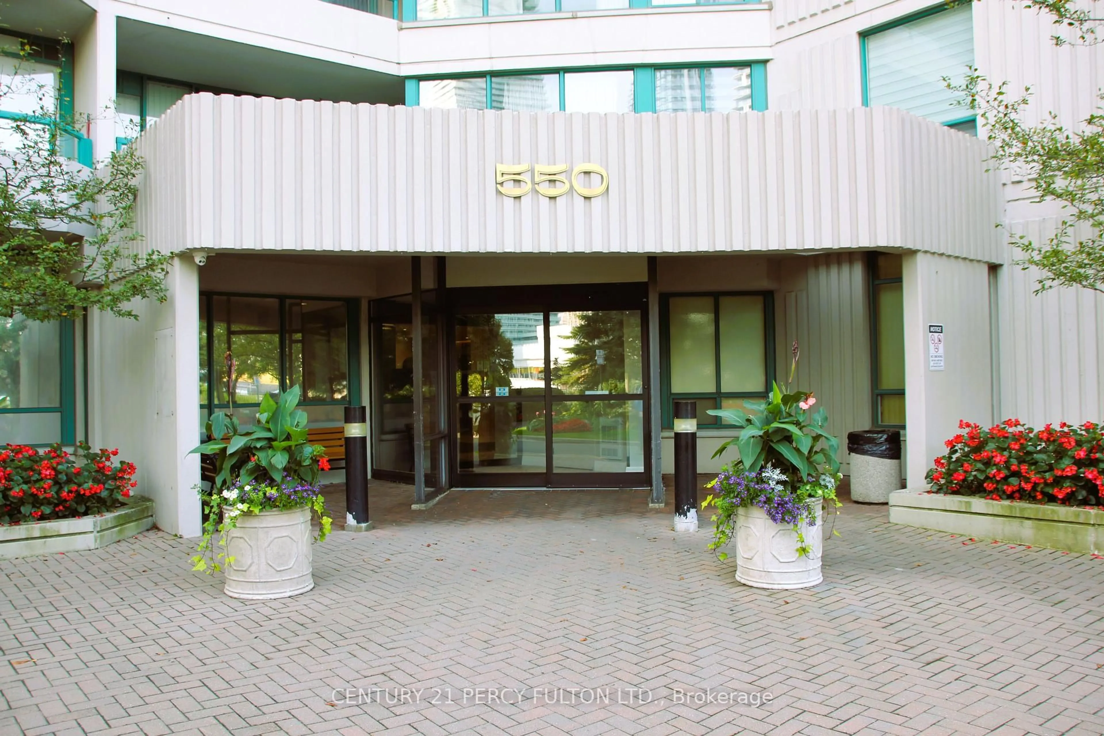 Indoor foyer for 550 Webb Dr #1511, Mississauga Ontario L5B 3Y4