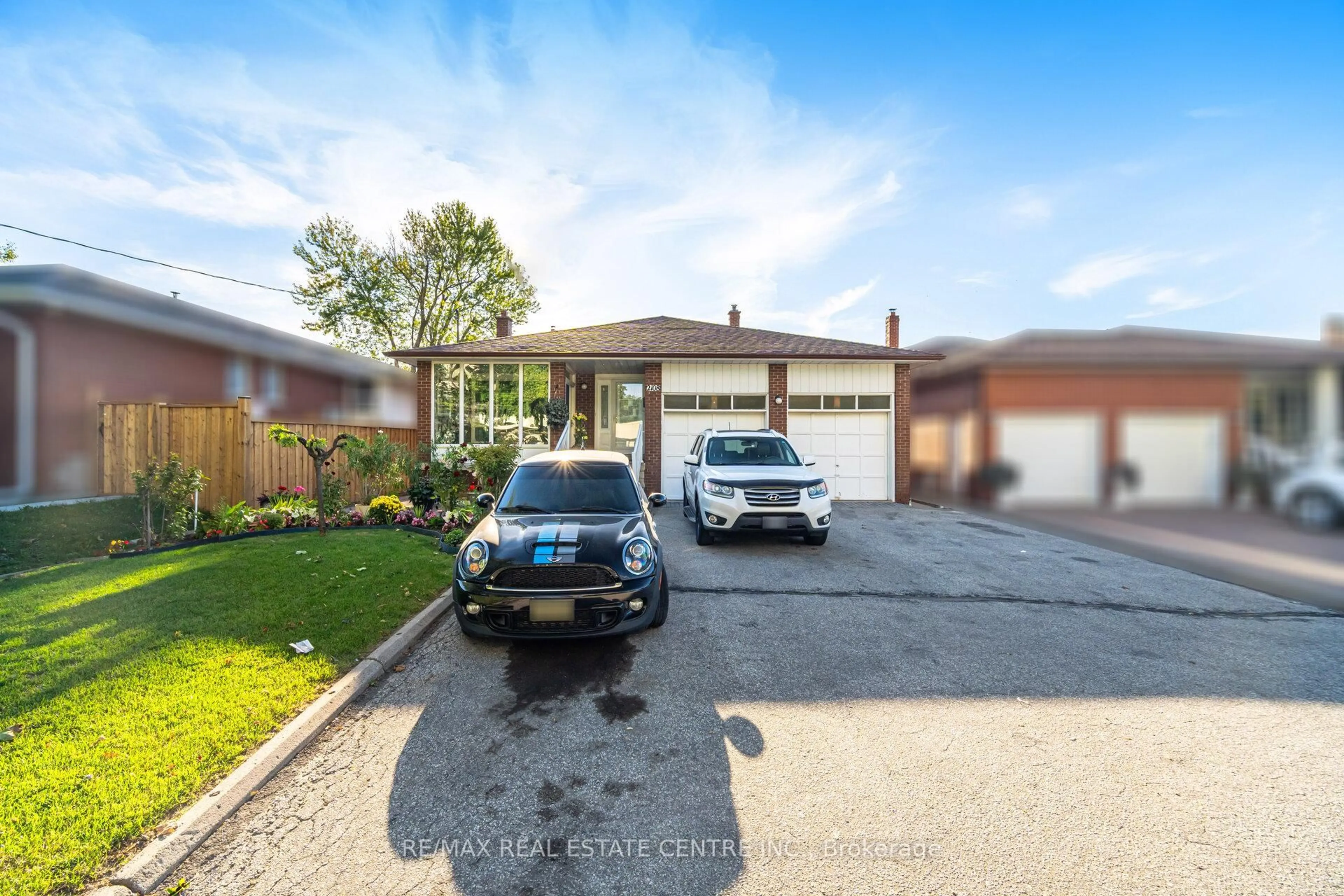 Unknown for 2108 Islington Ave, Toronto Ontario M9P 3N9