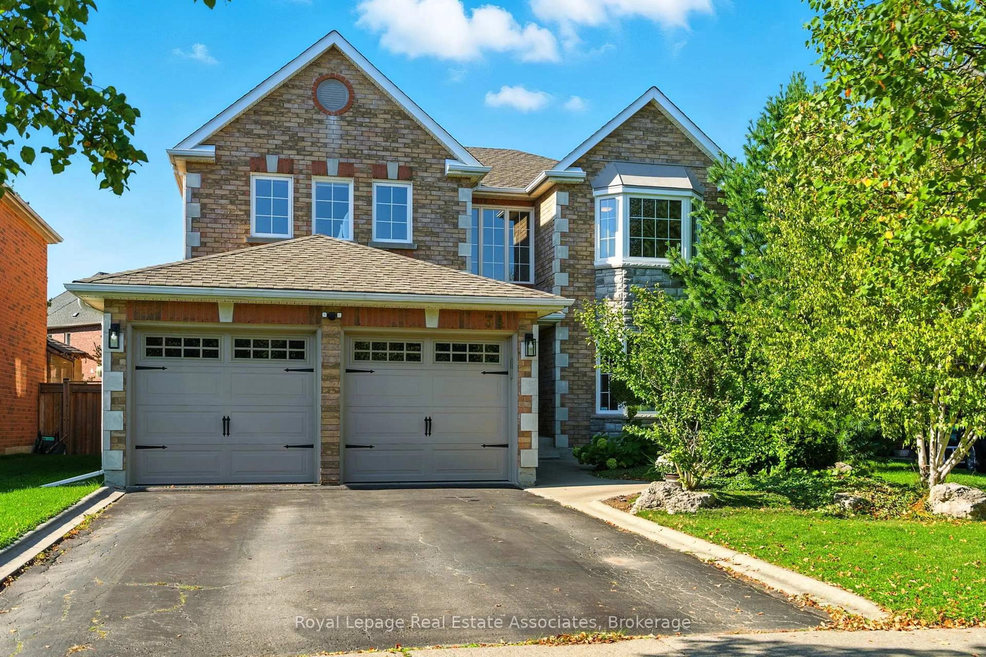 Home with brick exterior material, street for 34 Curry Cres, Halton Hills Ontario L7G 5S9