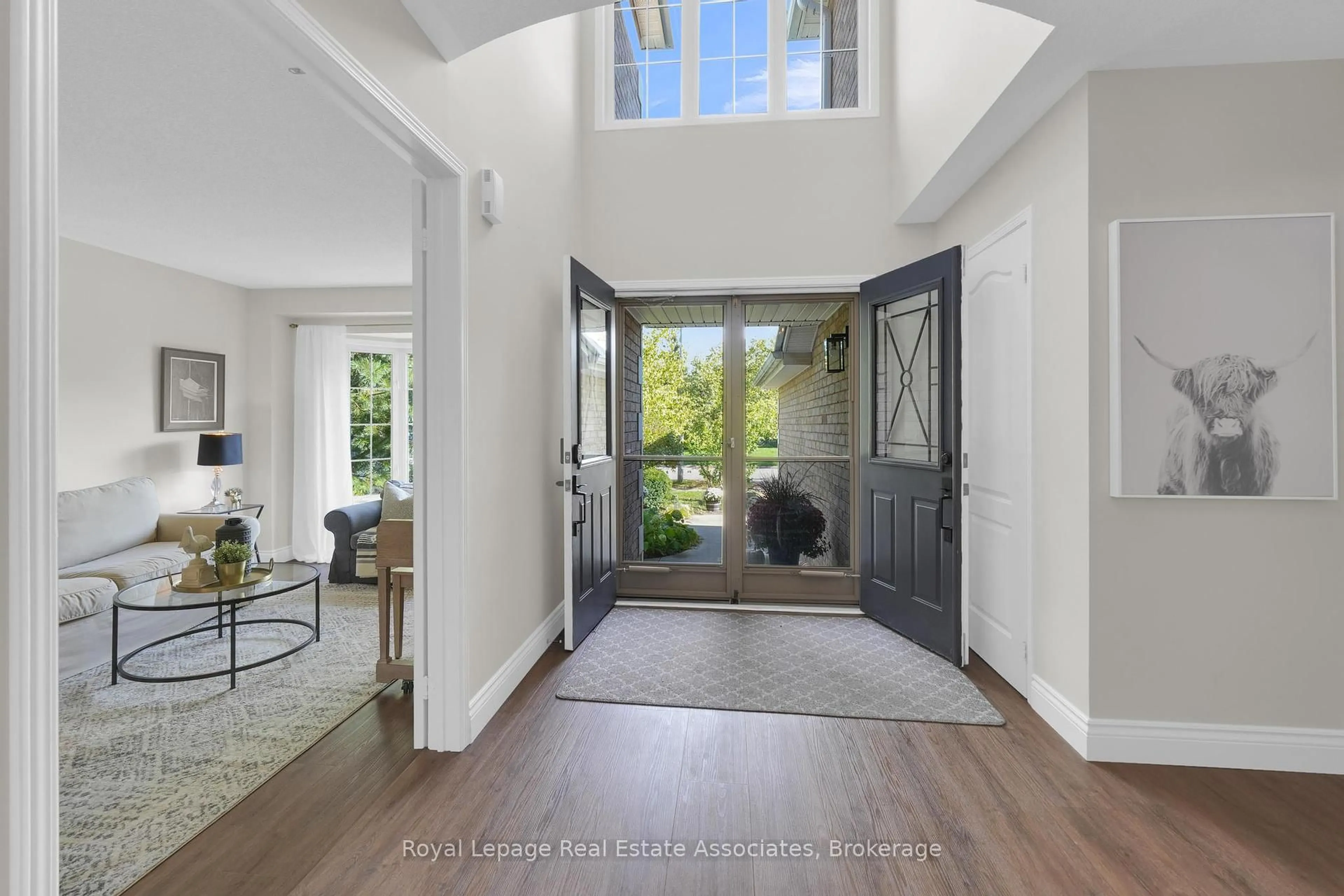 Indoor entryway for 34 Curry Cres, Halton Hills Ontario L7G 5S9