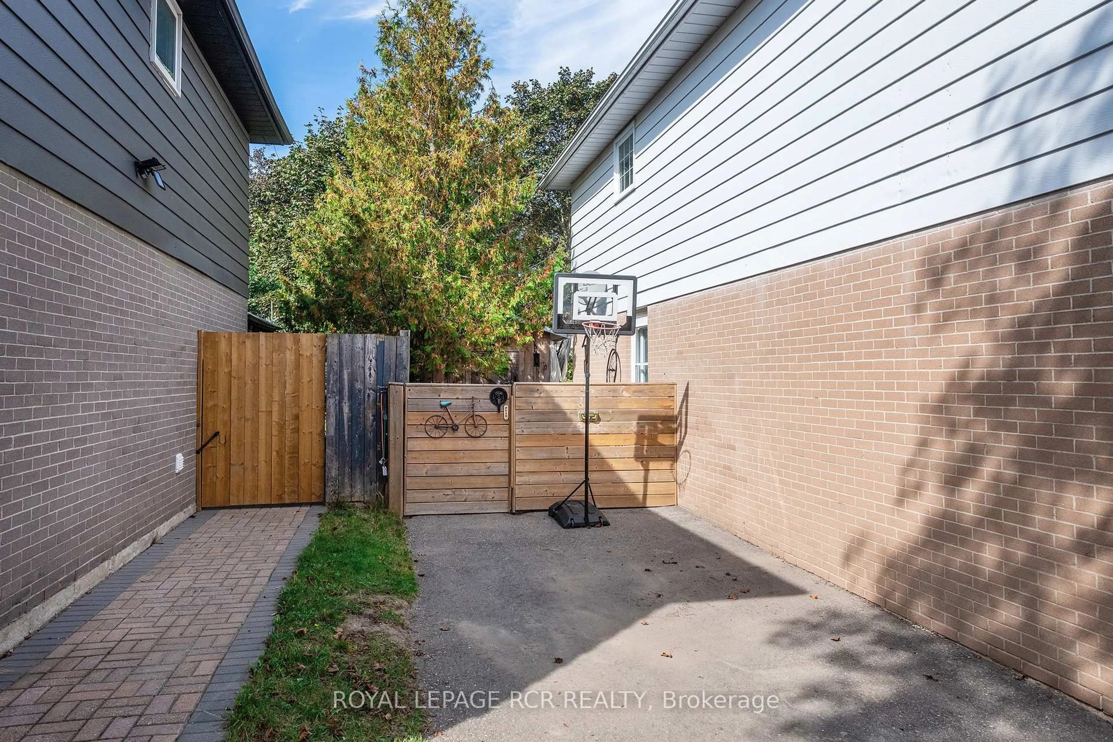 Unknown for 19 Carlton Dr, Orangeville Ontario L9W 2X8