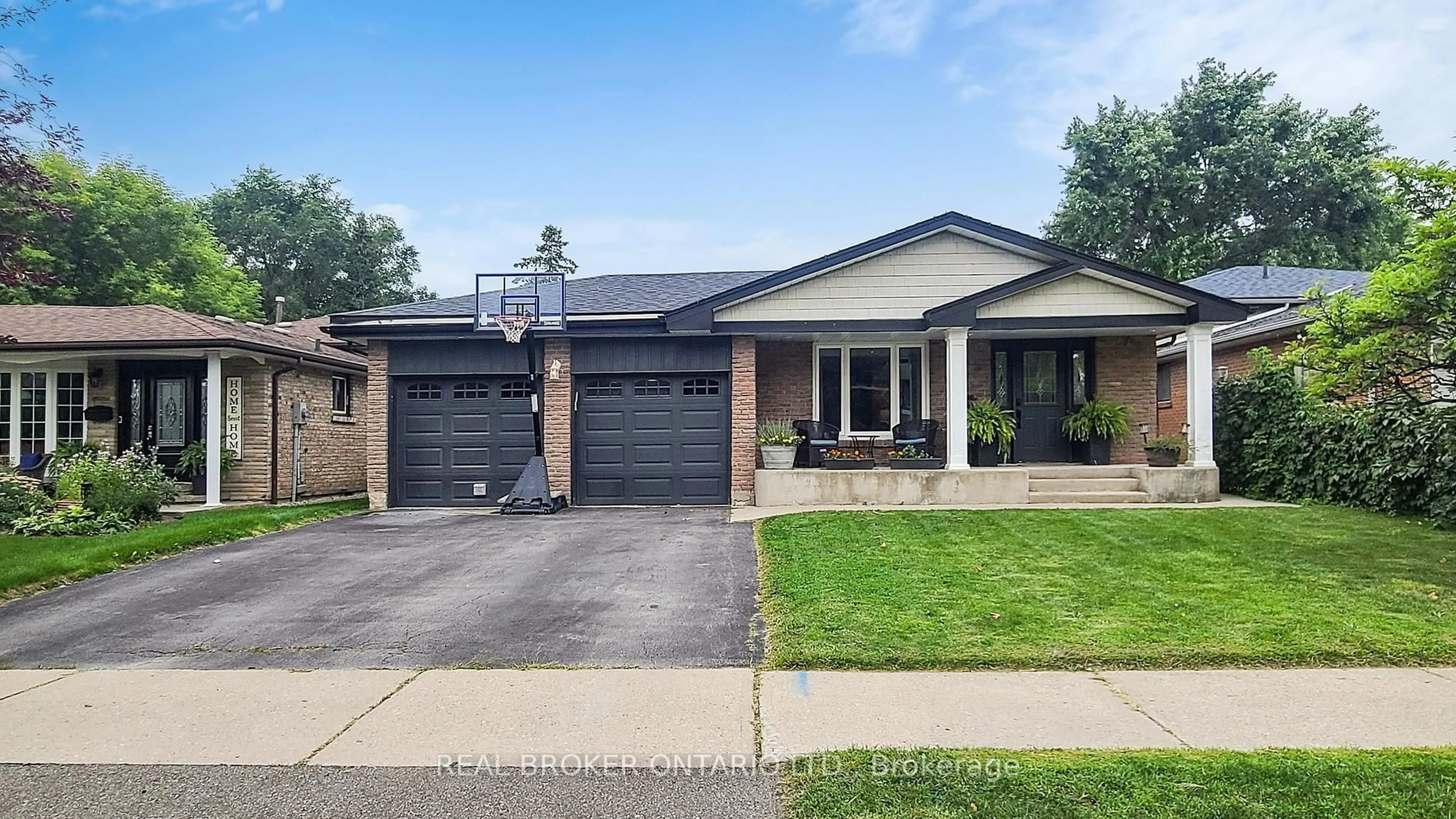 Home with brick exterior material, street for 729 Willow Ave, Milton Ontario L9T 3E5