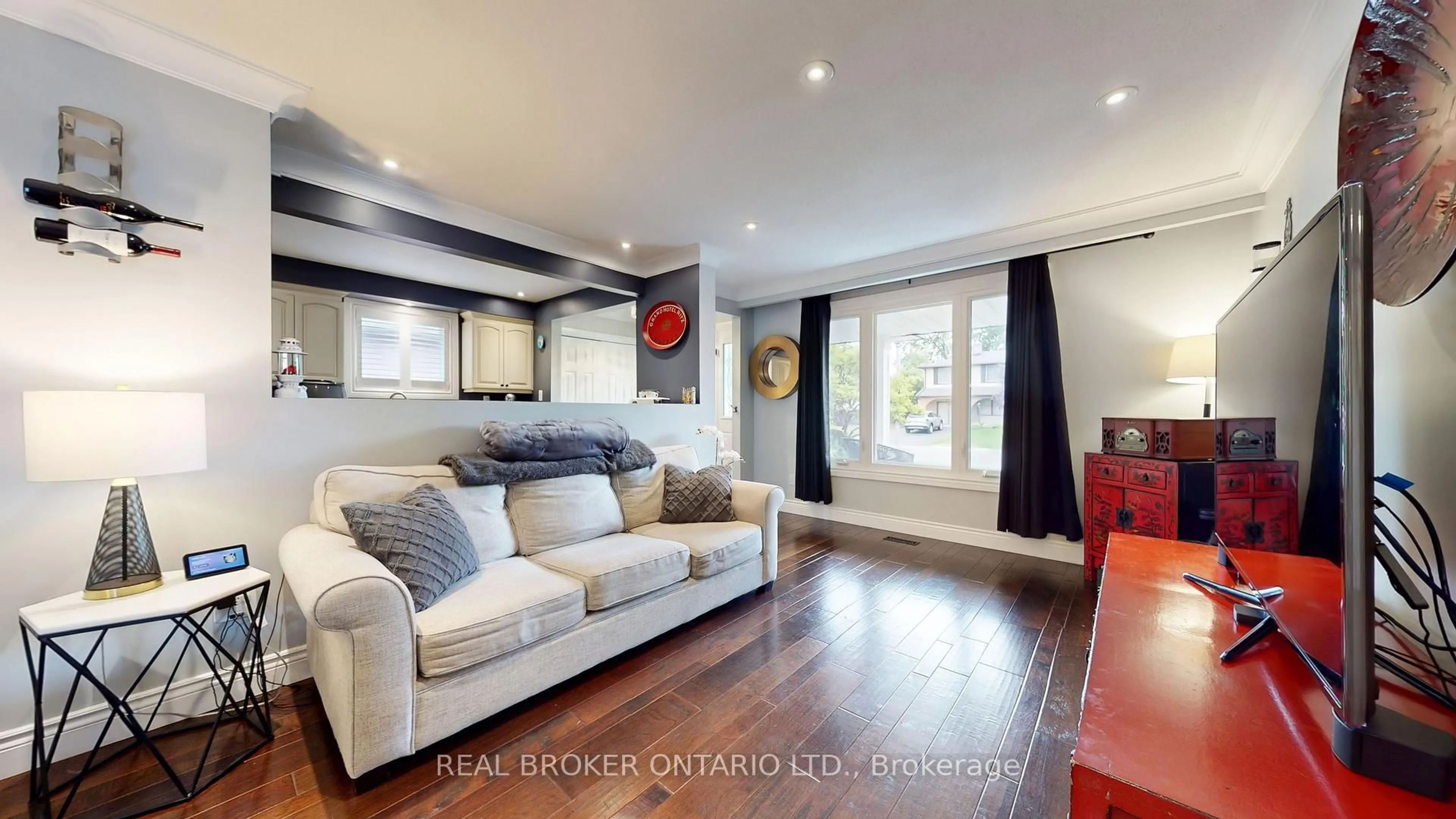 Living room with furniture, wood/laminate floor for 729 Willow Ave, Milton Ontario L9T 3E5