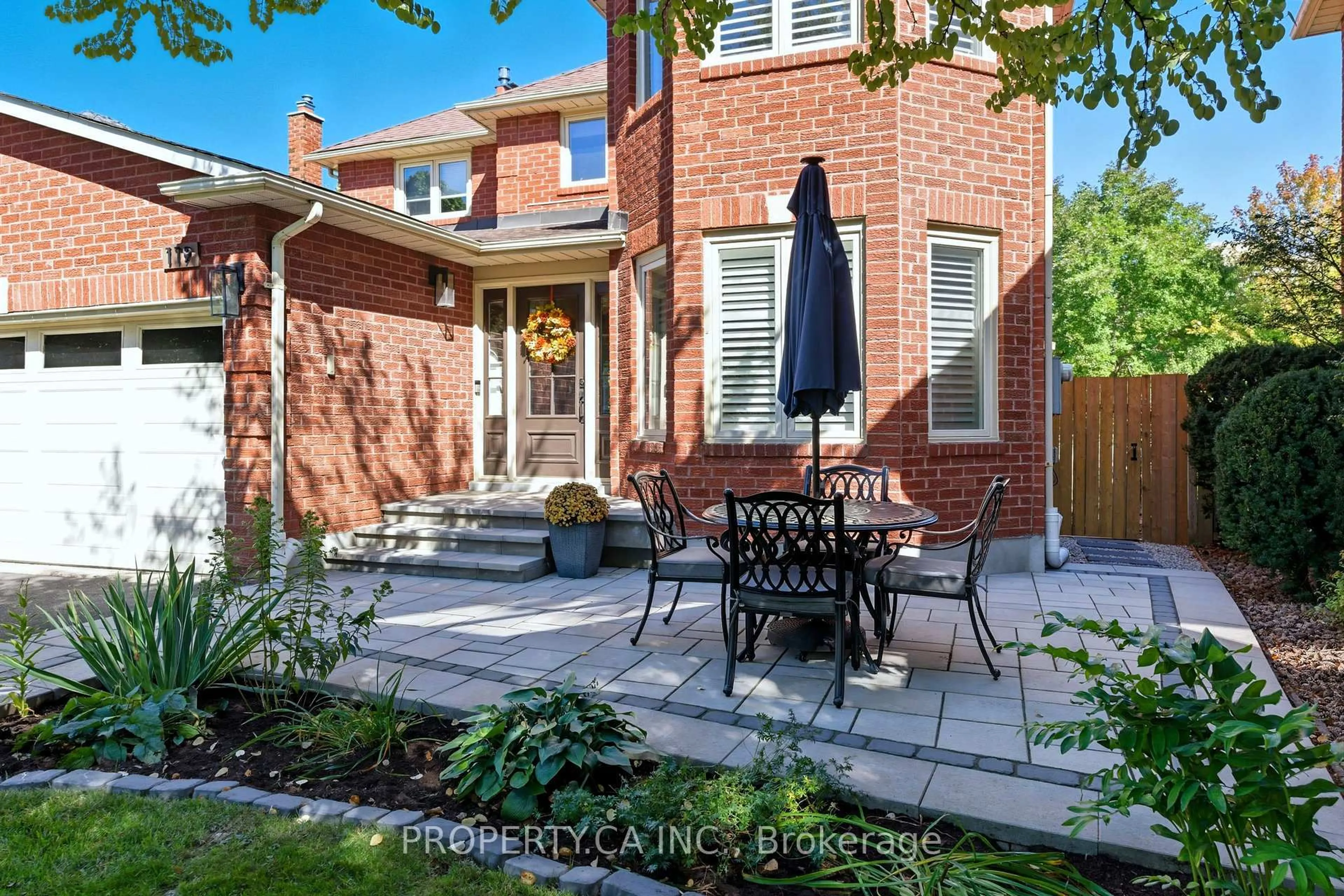 Patio, street for 119 Triller Pl, Oakville Ontario L6L 6J3