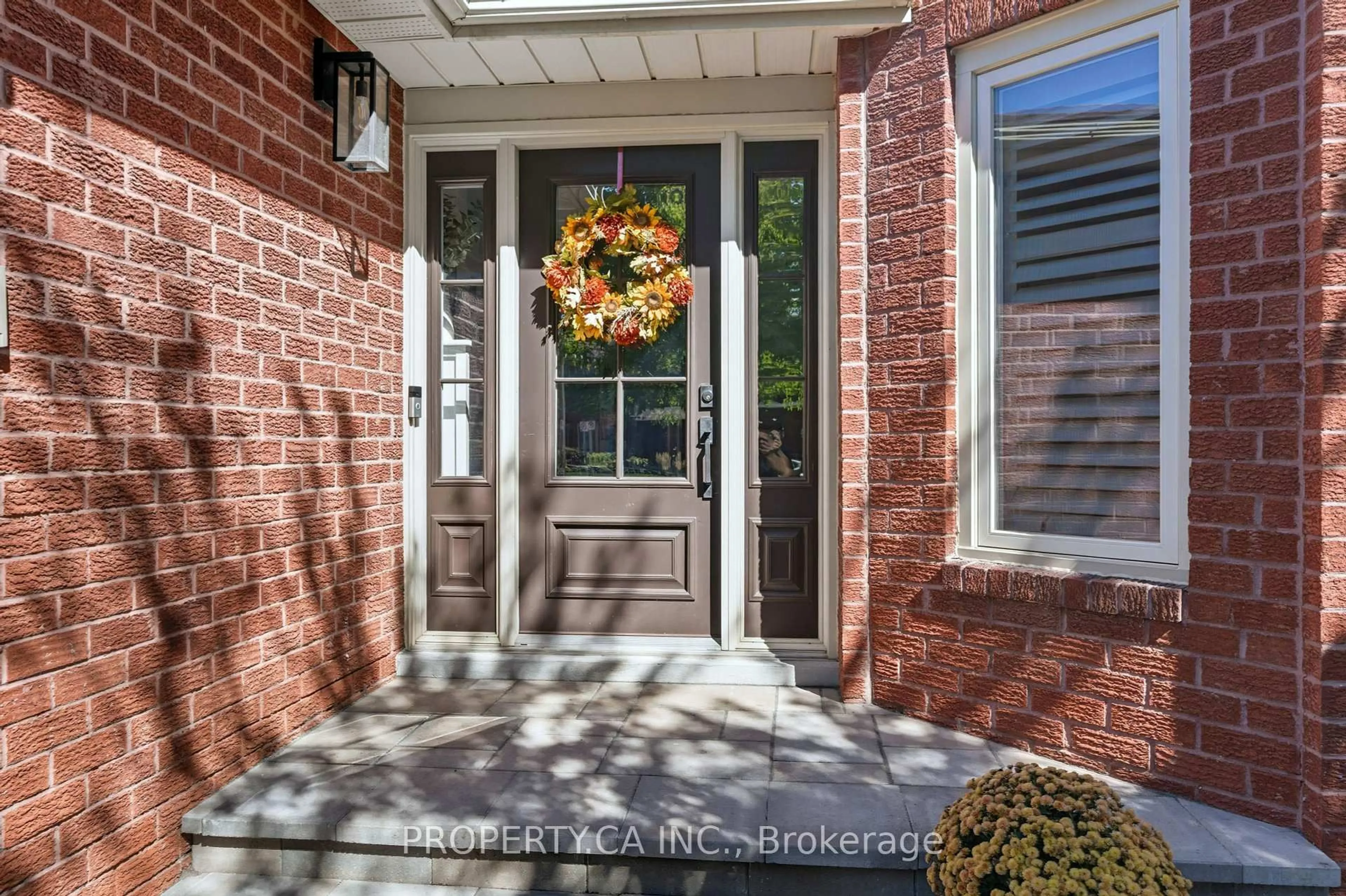 Indoor entryway for 119 Triller Pl, Oakville Ontario L6L 6J3