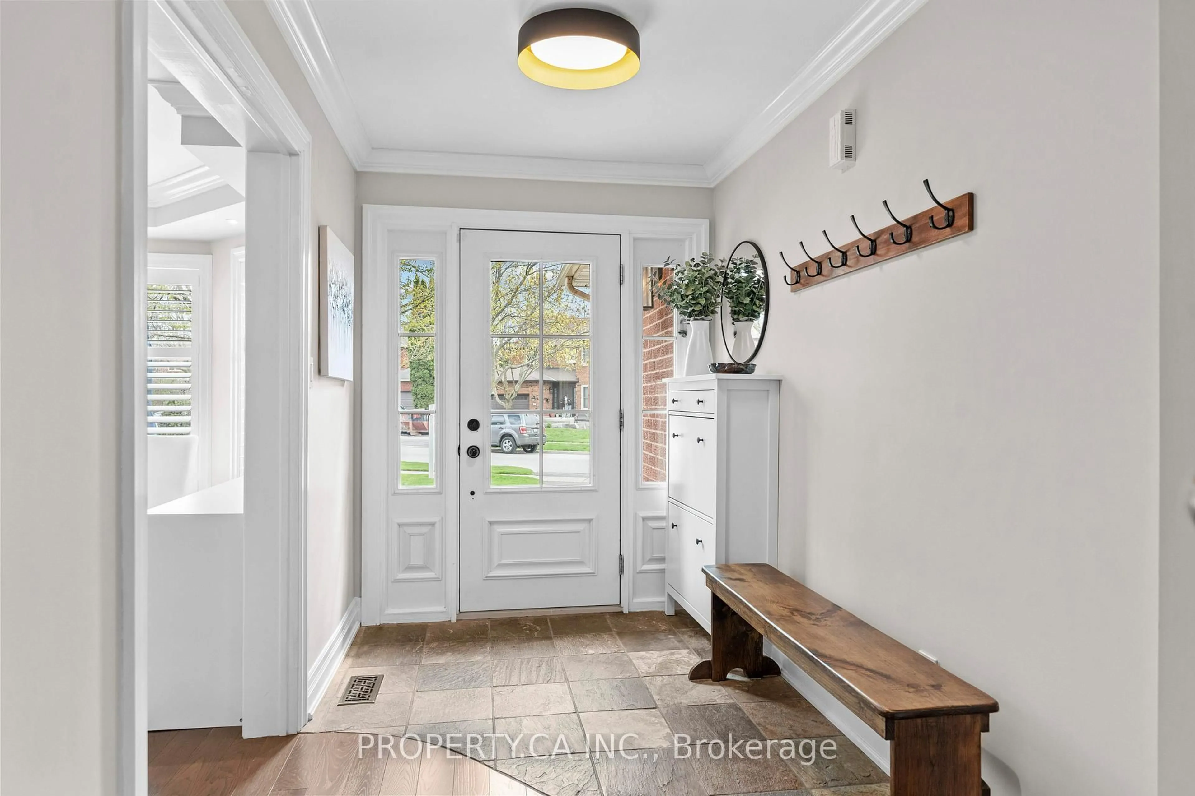 Indoor entryway for 119 Triller Pl, Oakville Ontario L6L 6J3