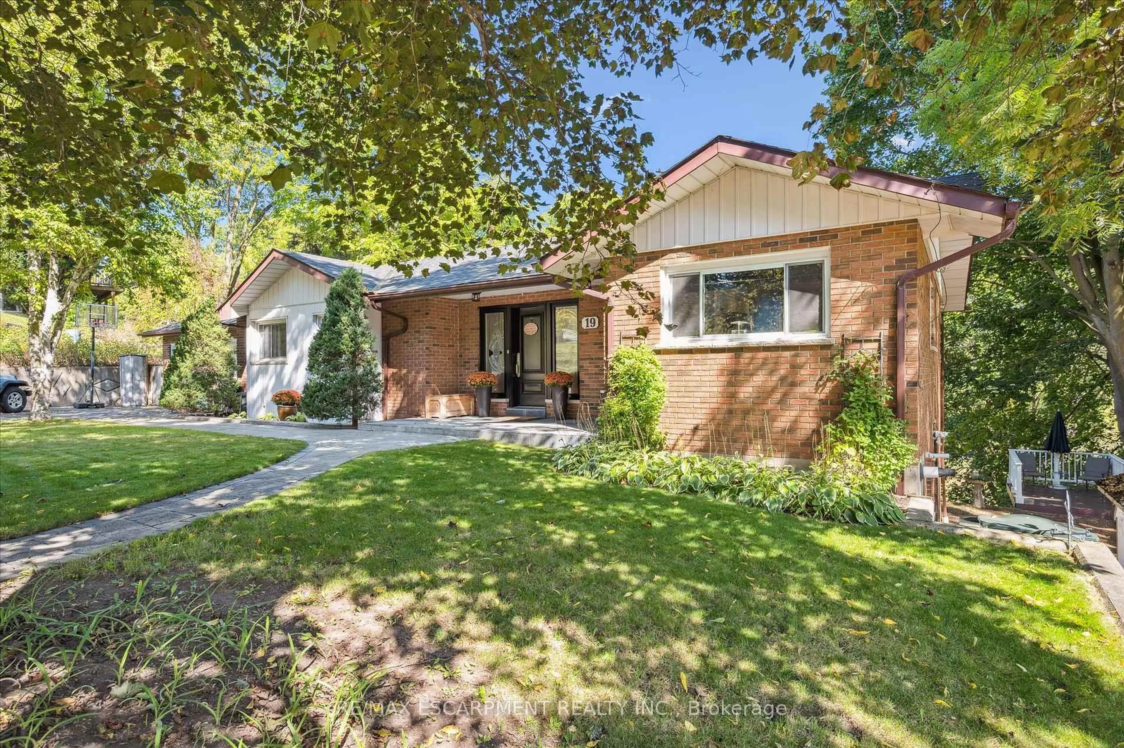 Home with brick exterior material, street for 19 Stewarttown Rd, Halton Hills Ontario L7G 4S5