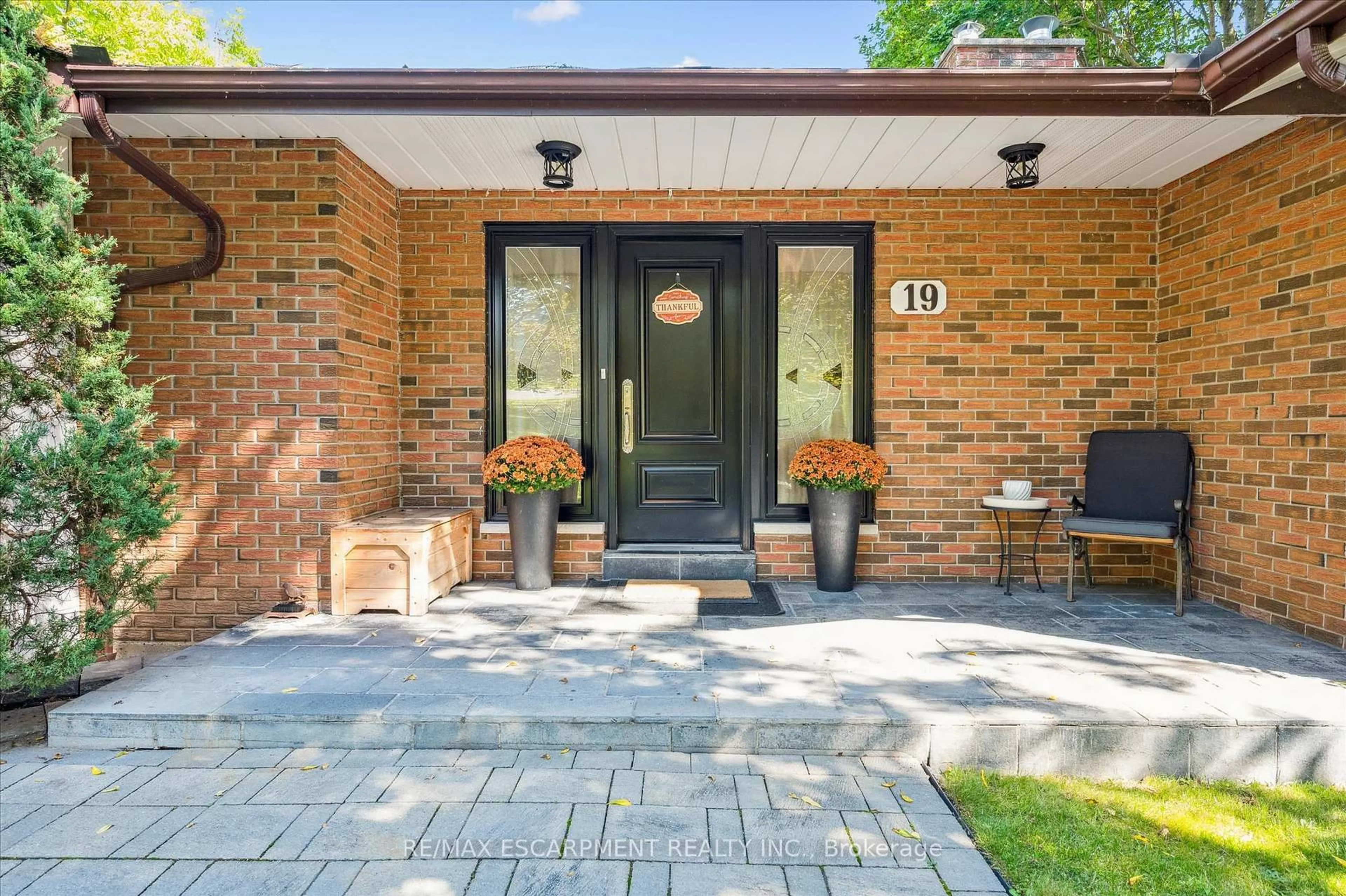 Home with brick exterior material, street for 19 Stewarttown Rd, Halton Hills Ontario L7G 4S5