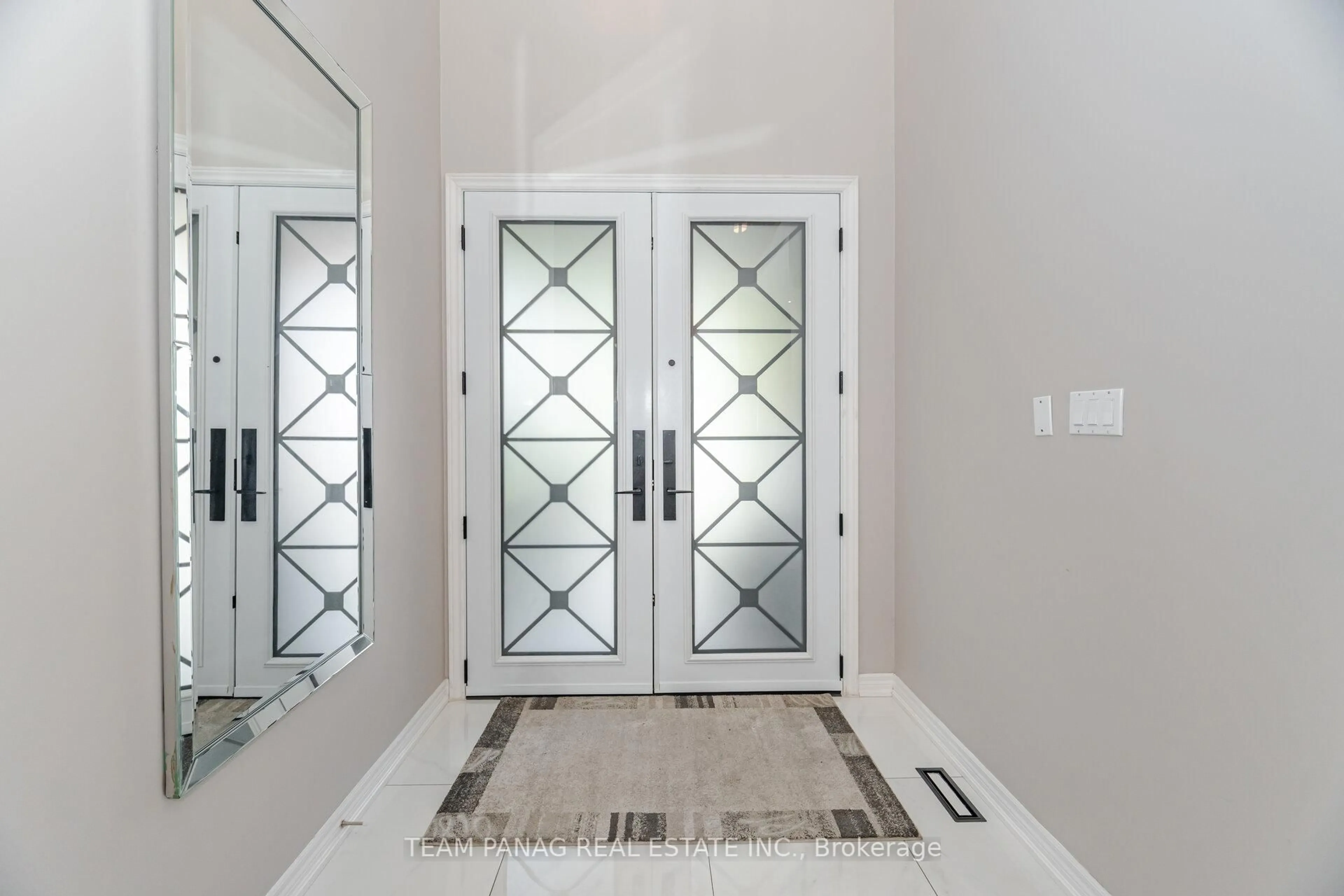 Indoor entryway for 54 Whitewash Way, Brampton Ontario L6X 4T3