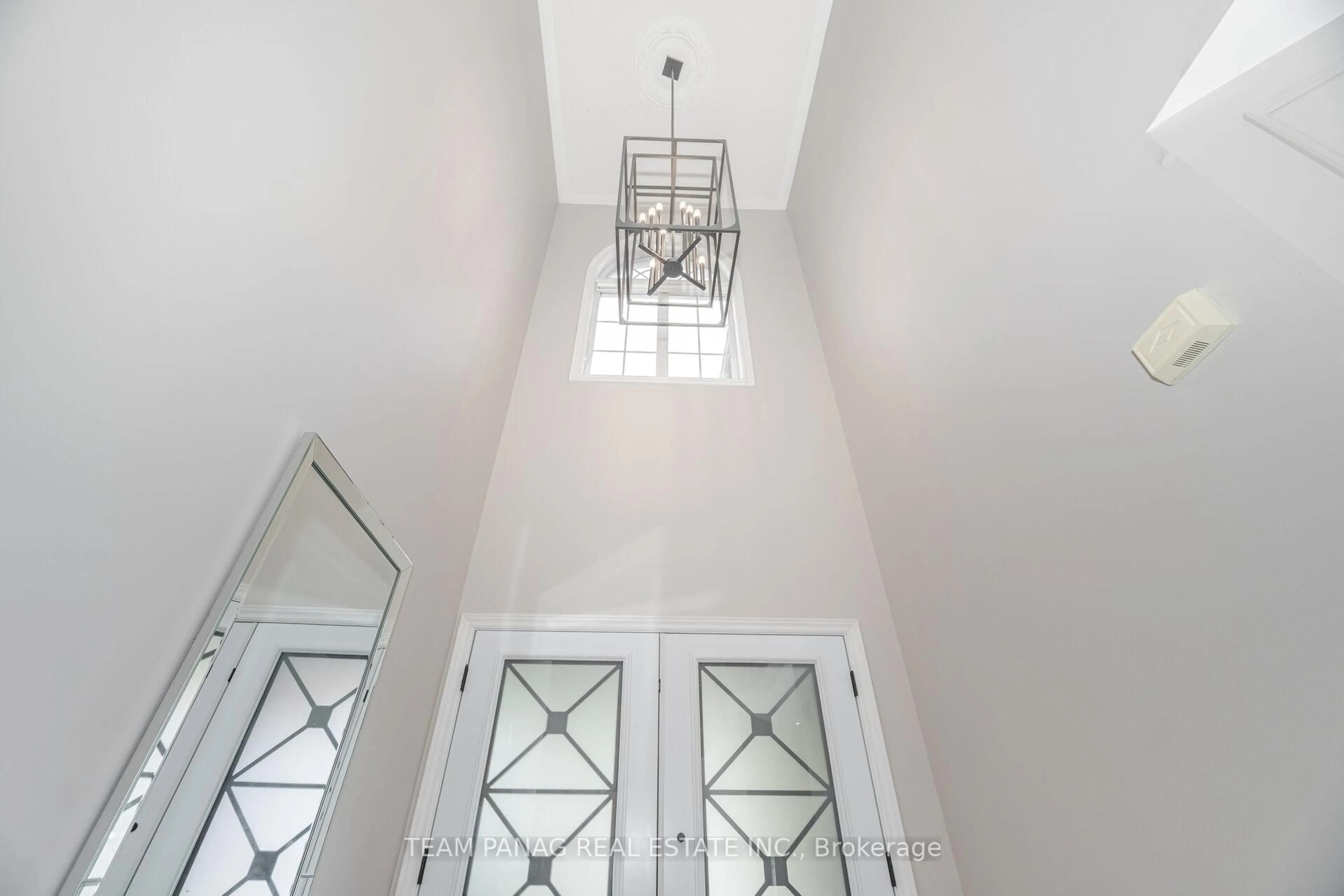 Indoor foyer for 54 Whitewash Way, Brampton Ontario L6X 4T3