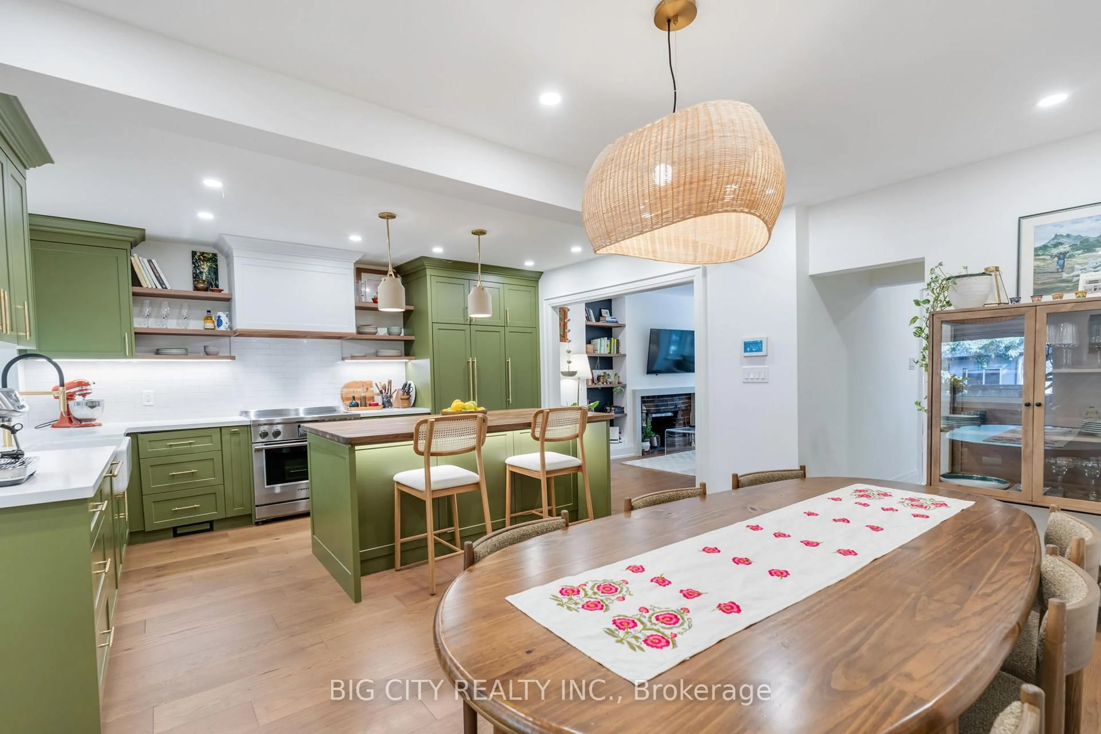 Open concept kitchen, unknown for 28 Humberview Rd, Toronto Ontario M6S 1W6