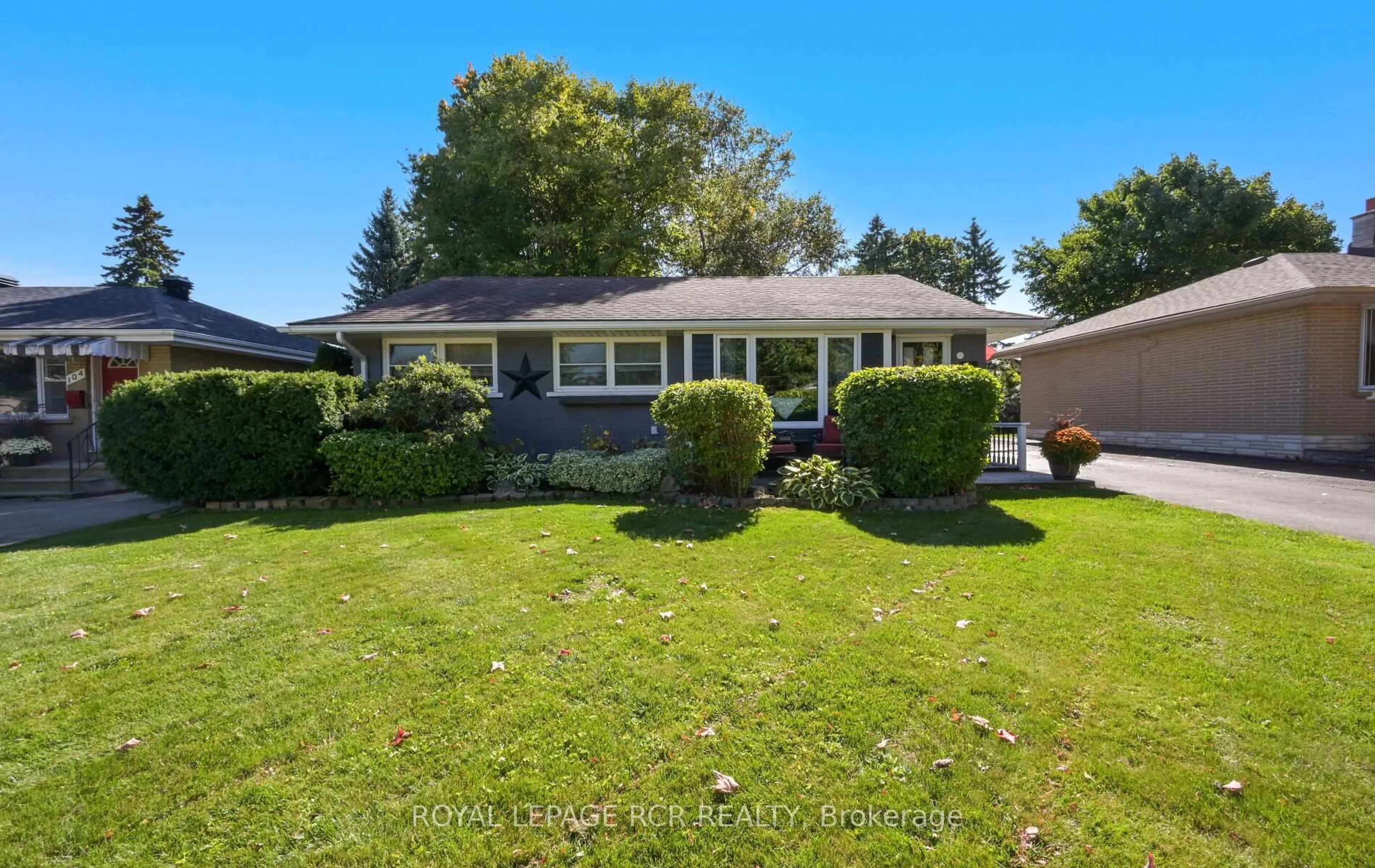 Home with vinyl exterior material, street for 106 Zina St, Orangeville Ontario L9W 1E8