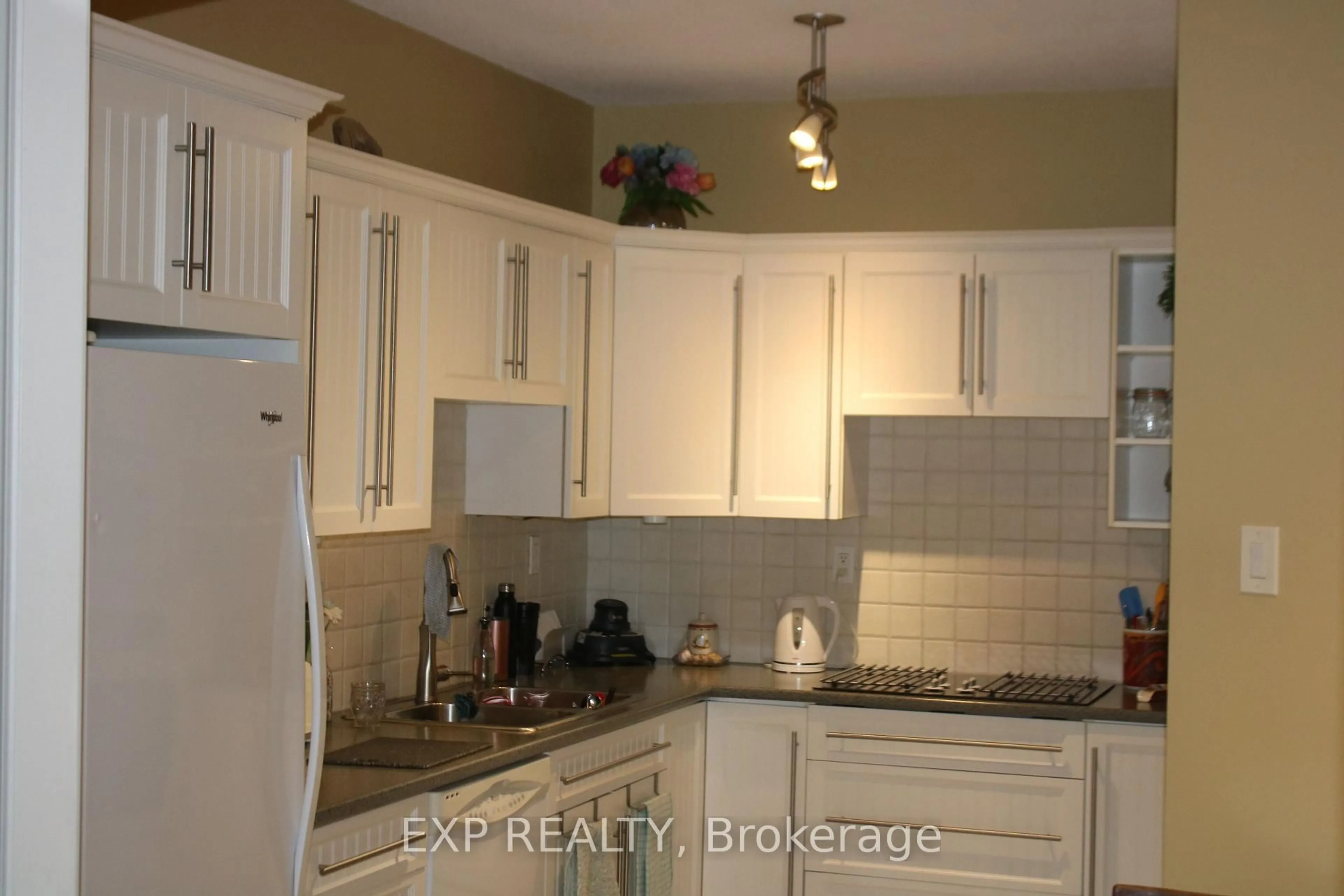 Standard kitchen, unknown for 5250 Lakeshore Rd #104, Burlington Ontario L7L 5L2