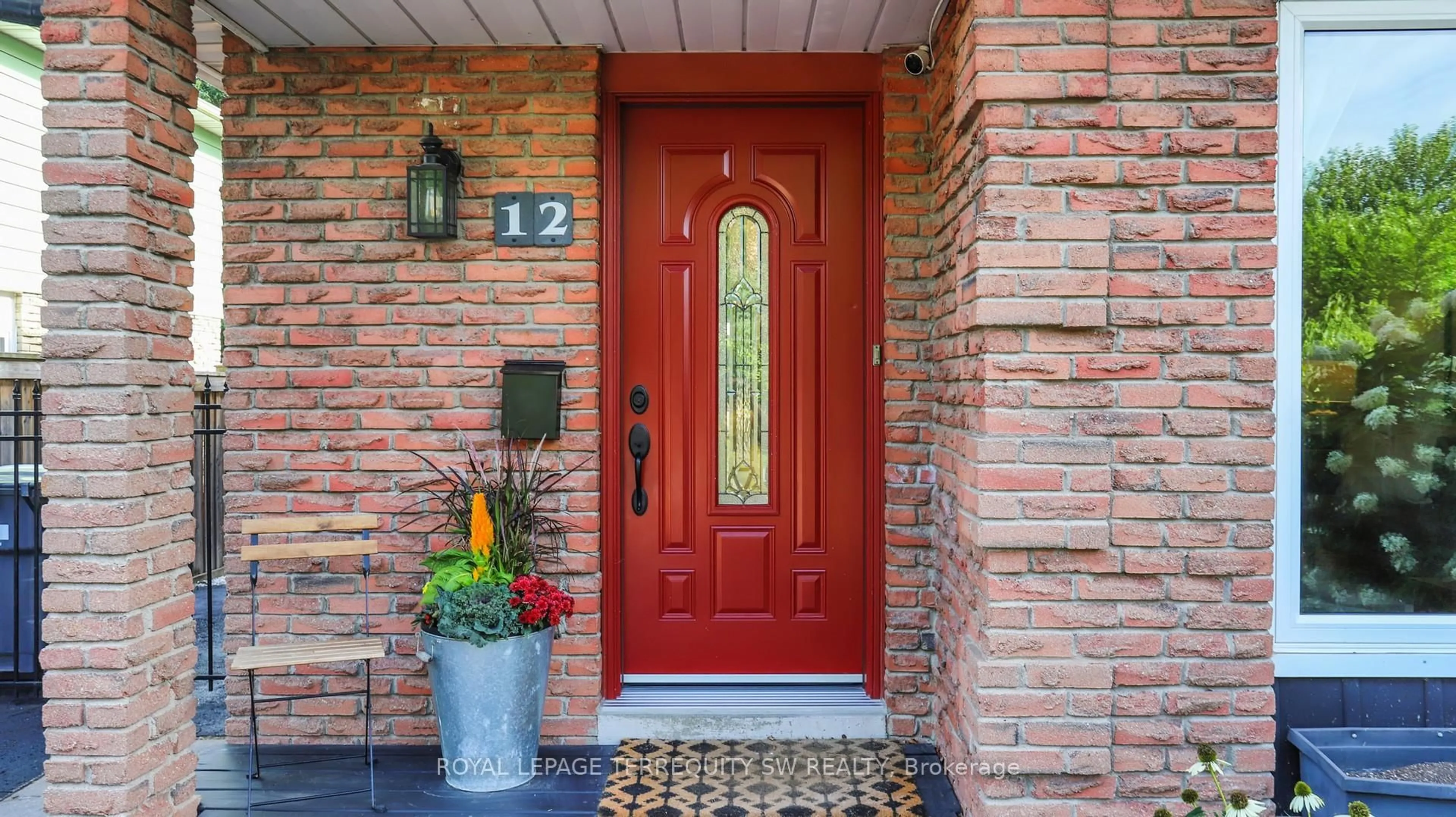 Indoor entryway for 12 Newby Crt, Brampton Ontario L6V 2R8