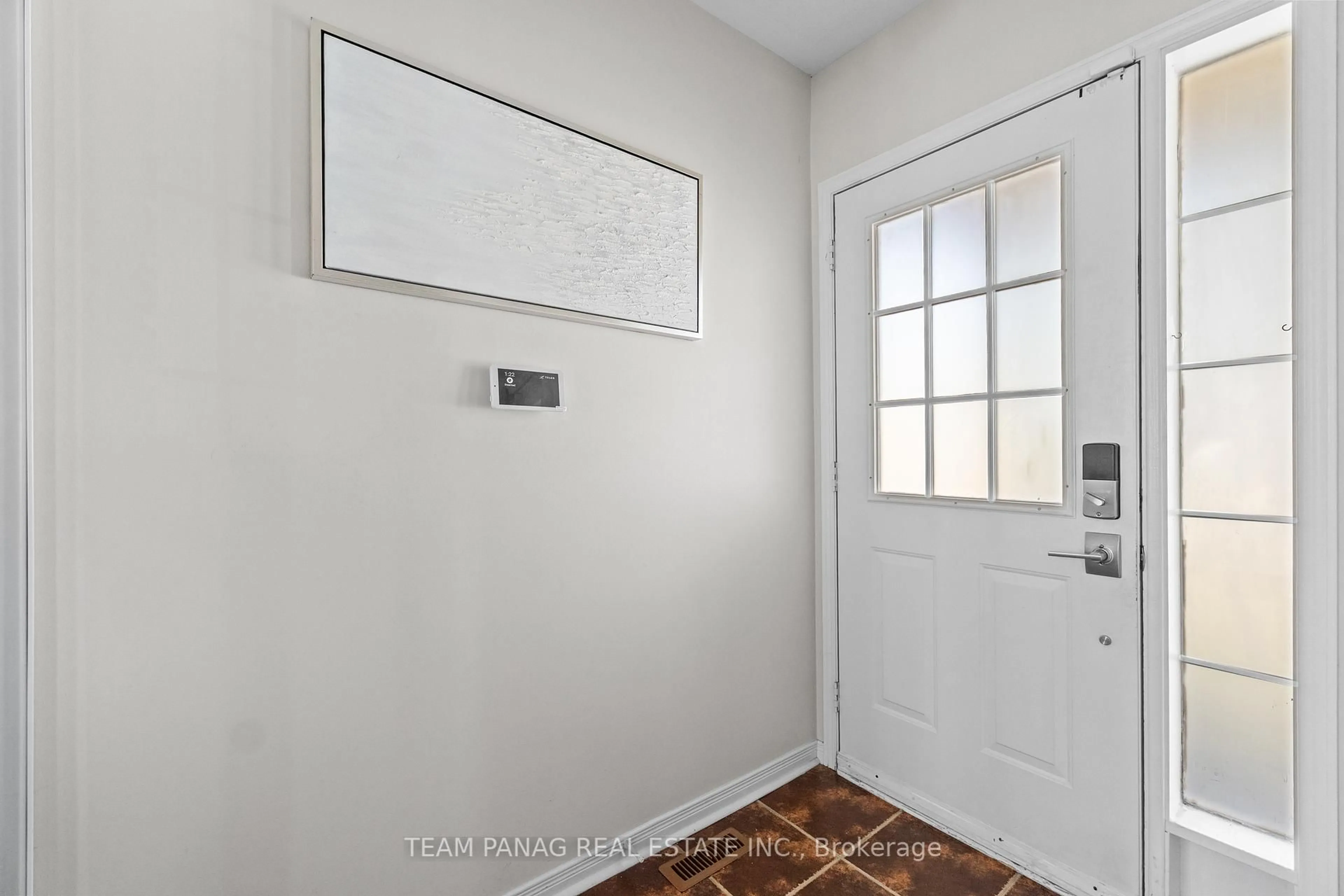 Indoor entryway for 80 Saintsbury Cres, Brampton Ontario L6R 2V8
