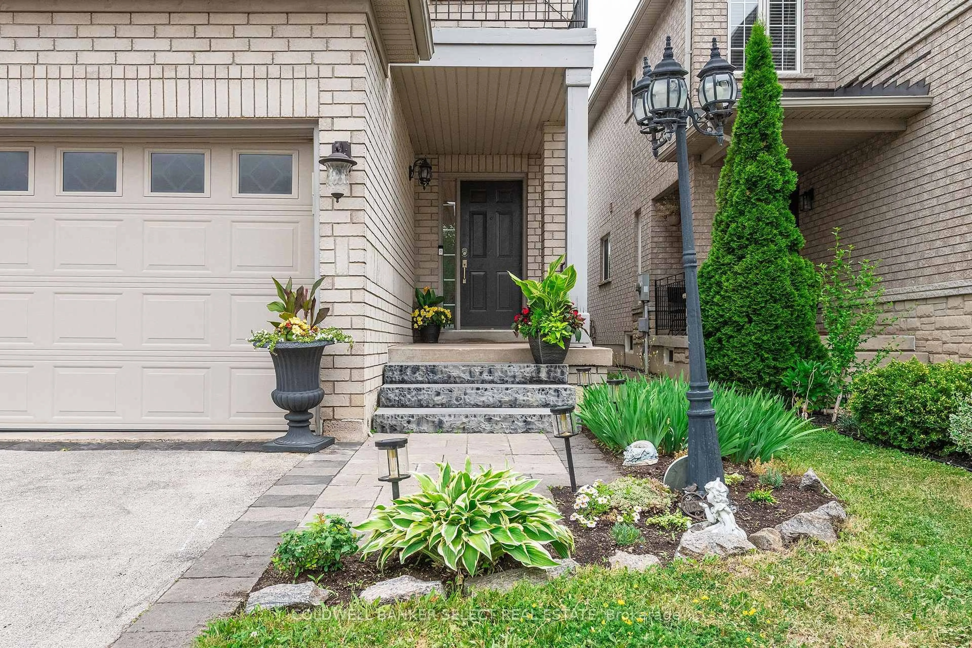 Home with brick exterior material, street for 17 Cedargrove Rd, Caledon Ontario L7E 2L4