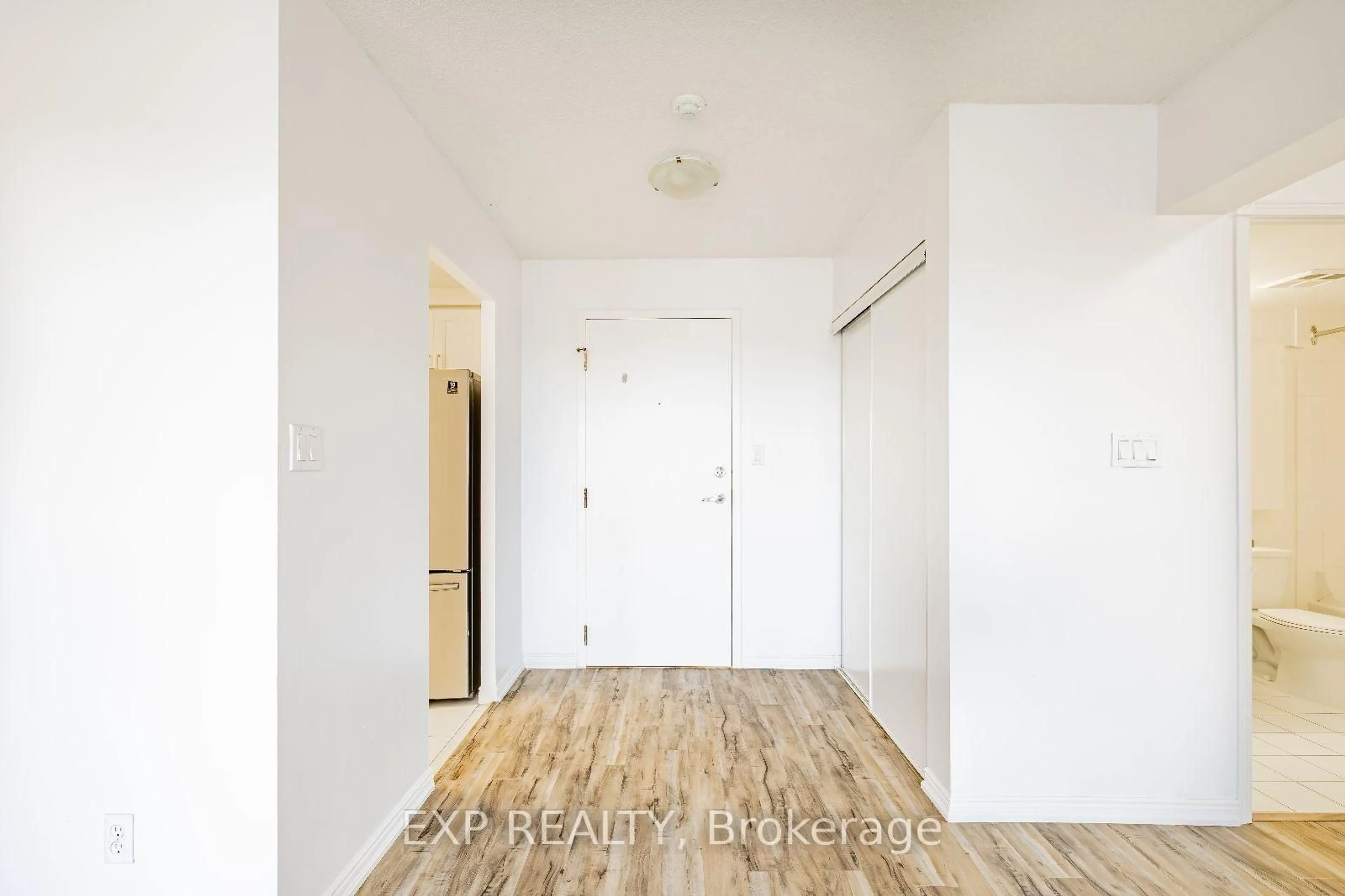 Unknown for 135 Hillcrest Ave #805, Mississauga Ontario L5B 4B1