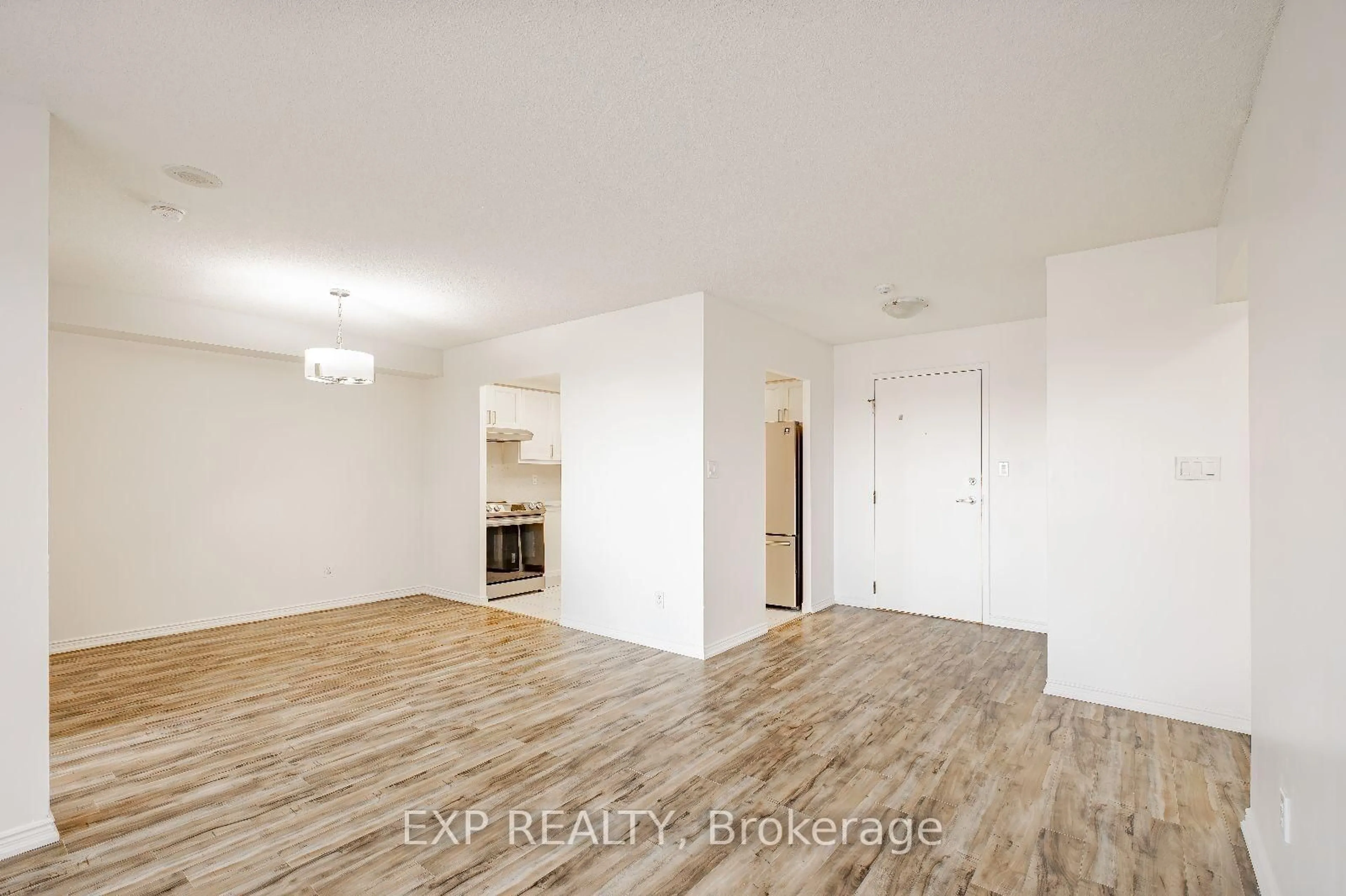 A pic of a room for 135 Hillcrest Ave #805, Mississauga Ontario L5B 4B1