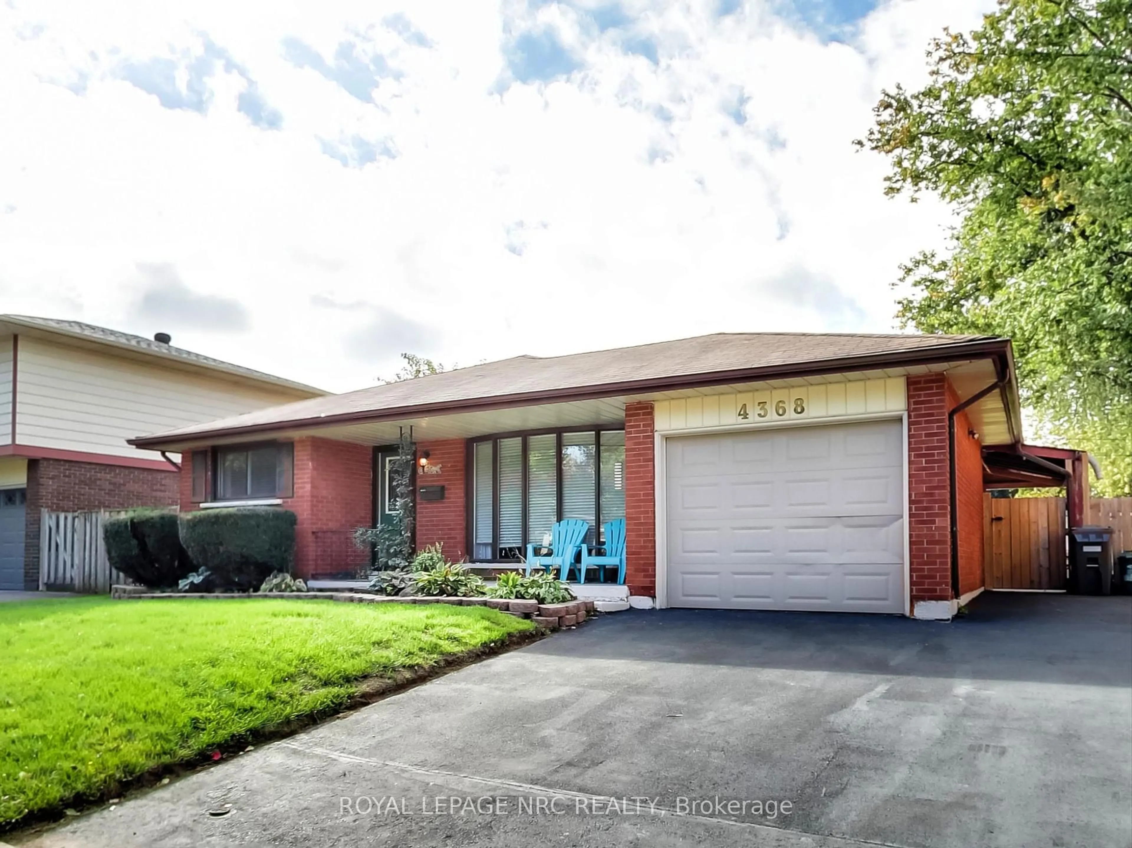 Home with brick exterior material, street for 4368 Longmoor Dr, Burlington Ontario L7L 1X7