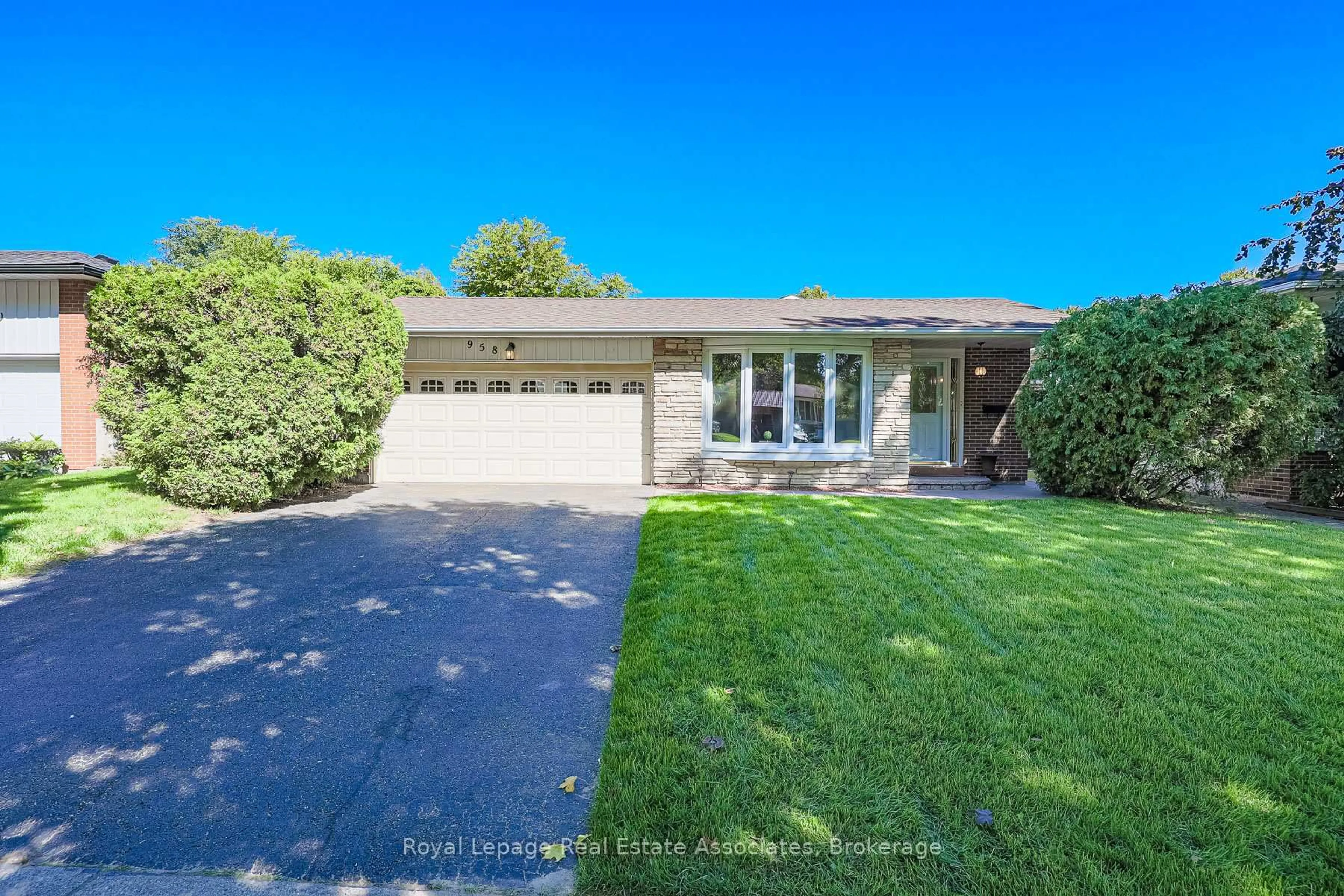 Unknown for 958 Fletcher Valley Cres, Mississauga Ontario L5J 2X7