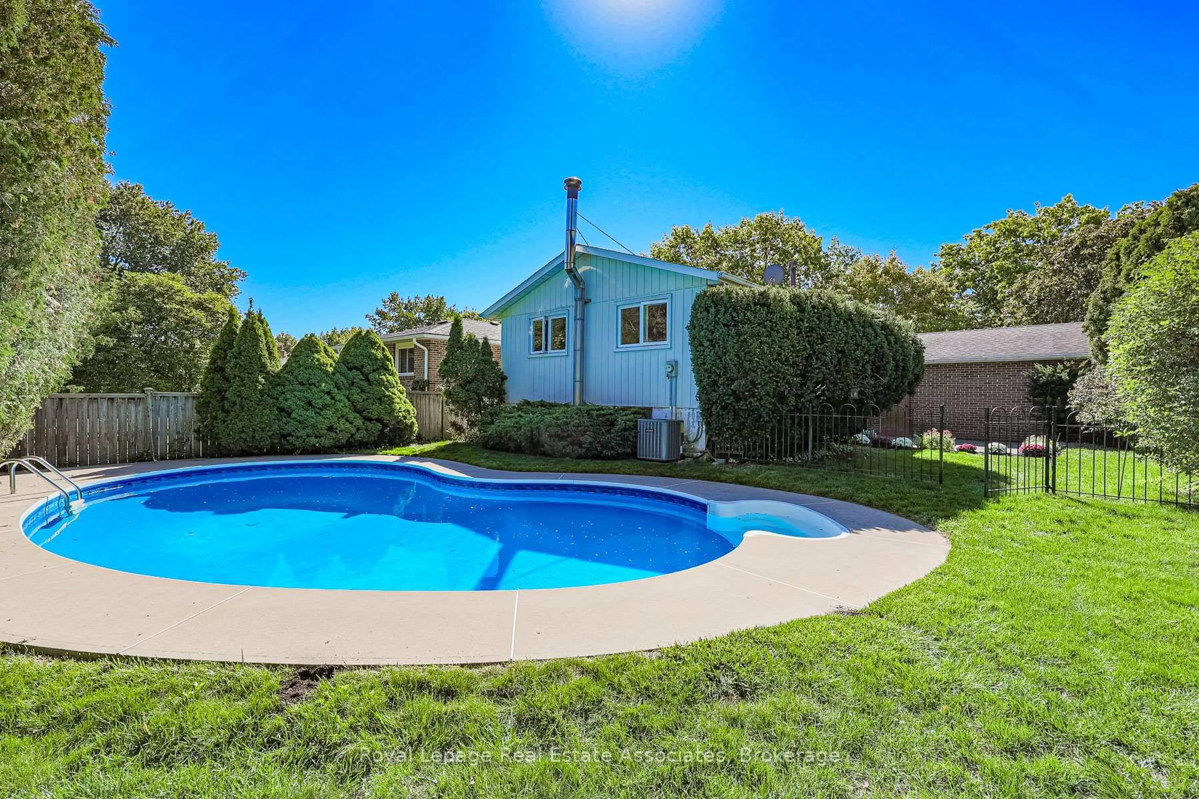 Pool for 958 Fletcher Valley Cres, Mississauga Ontario L5J 2X7