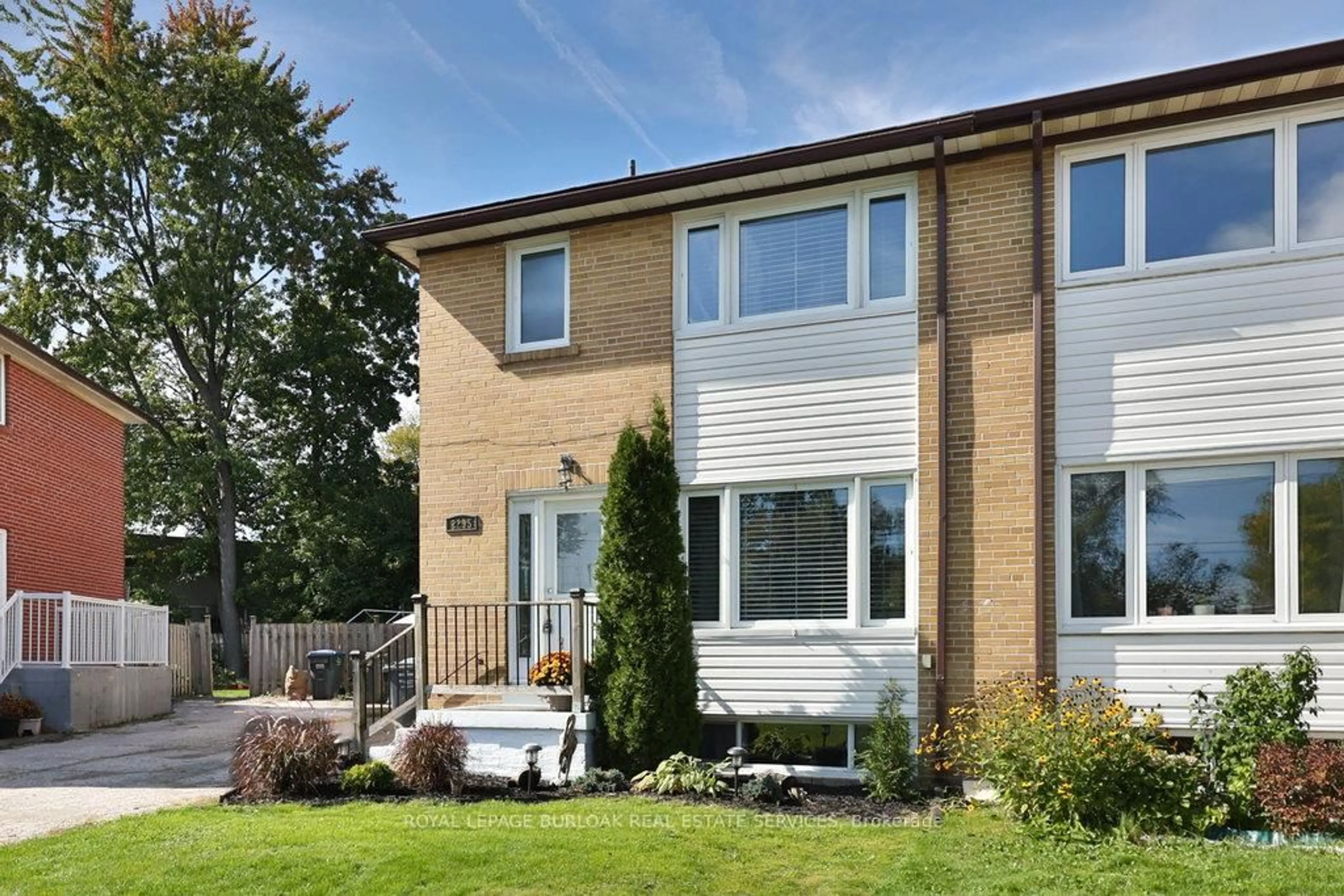 Home with brick exterior material, street for 2295 Wiseman Crt, Mississauga Ontario L5J 1P5