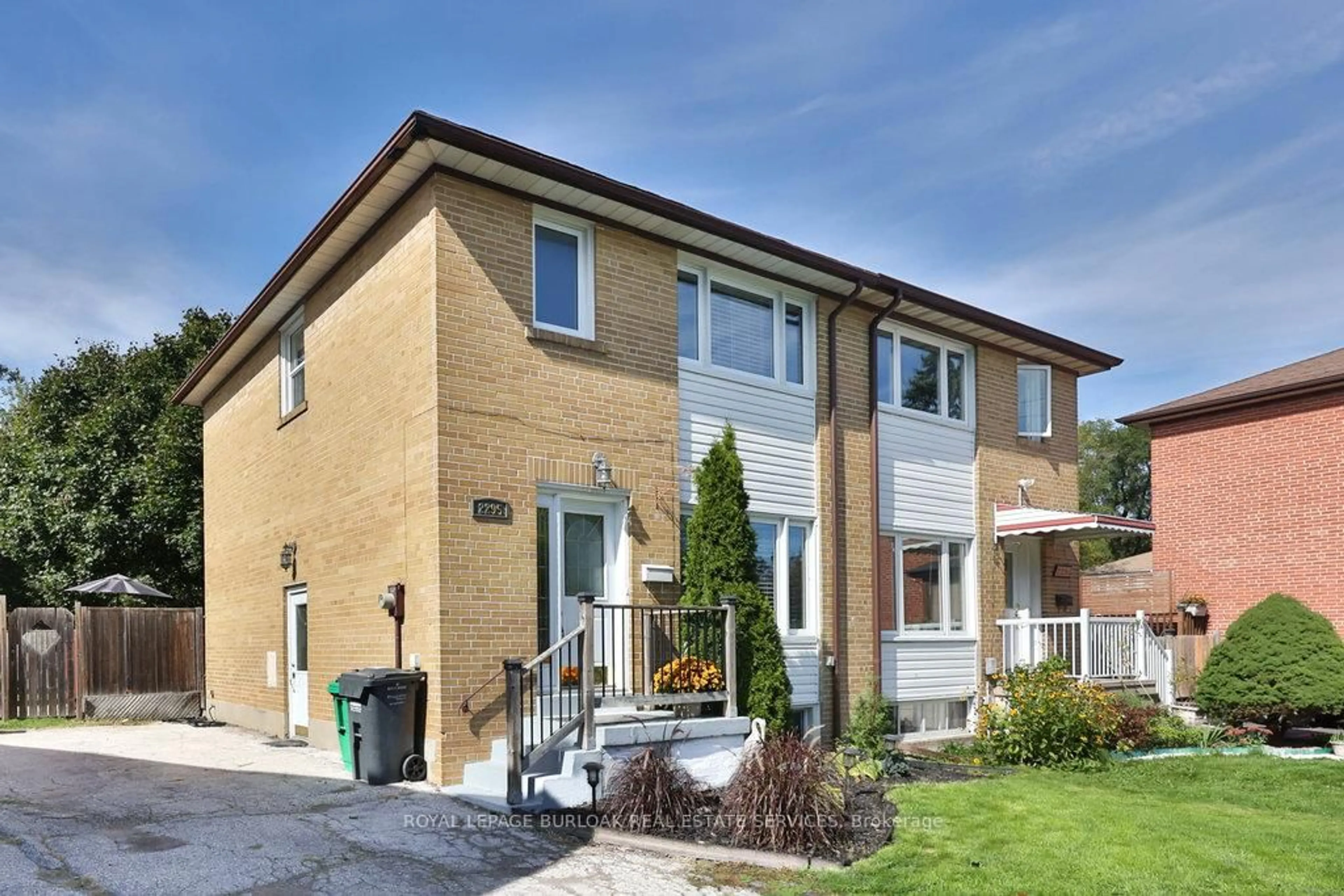 Home with brick exterior material, street for 2295 Wiseman Crt, Mississauga Ontario L5J 1P5