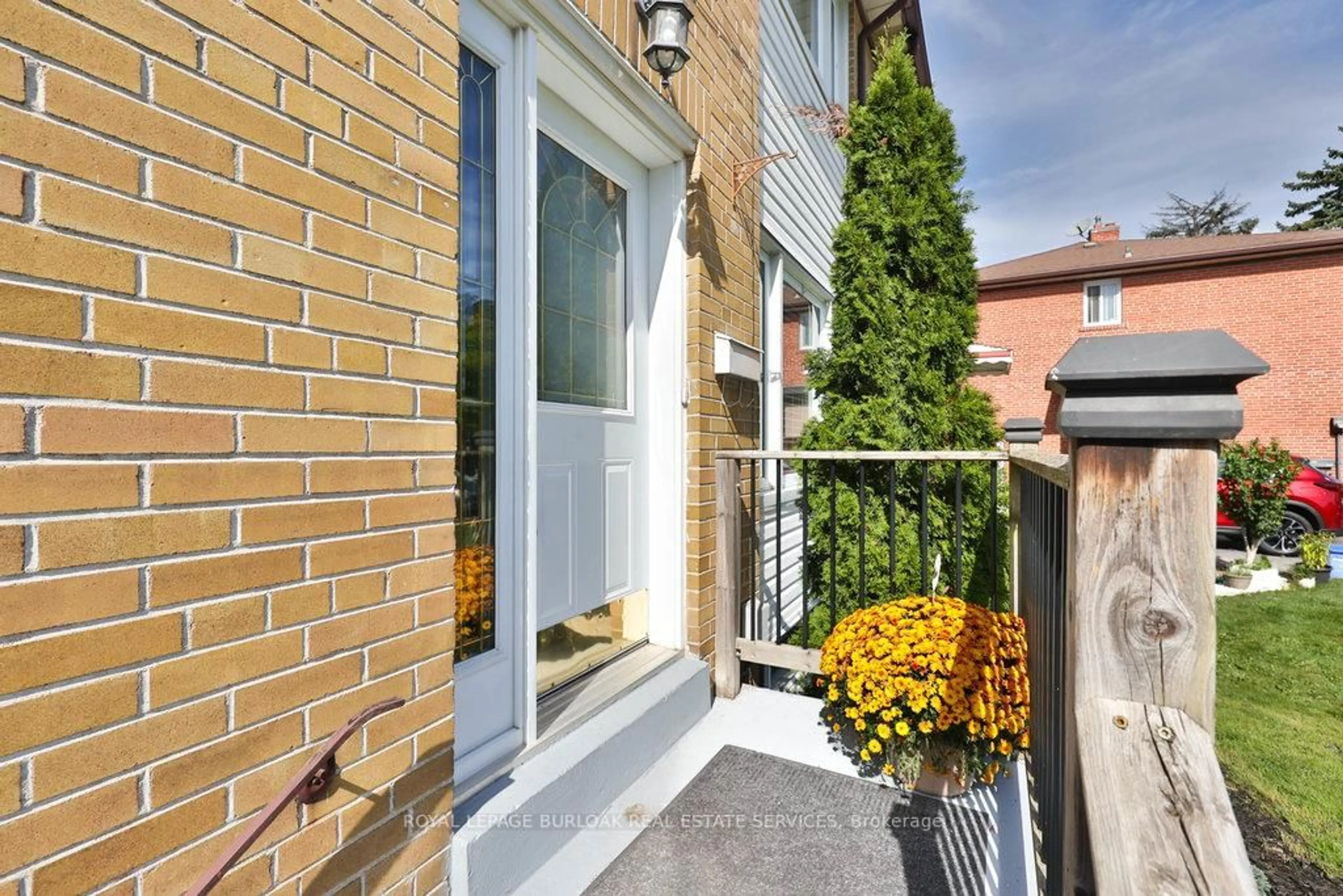 Patio, street for 2295 Wiseman Crt, Mississauga Ontario L5J 1P5