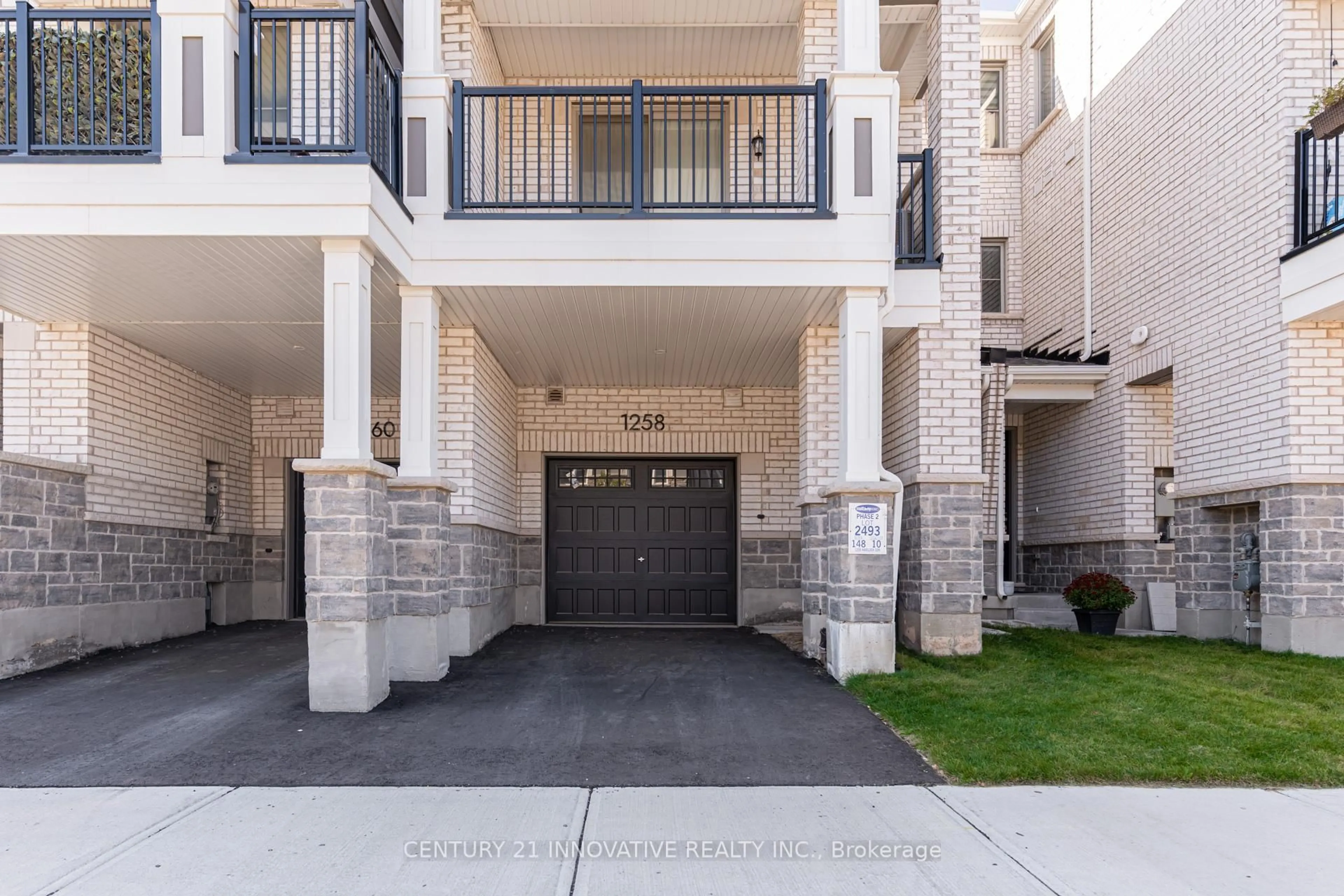 Indoor entryway for 1258 Havelock Garden, Milton Ontario L9T 6H8