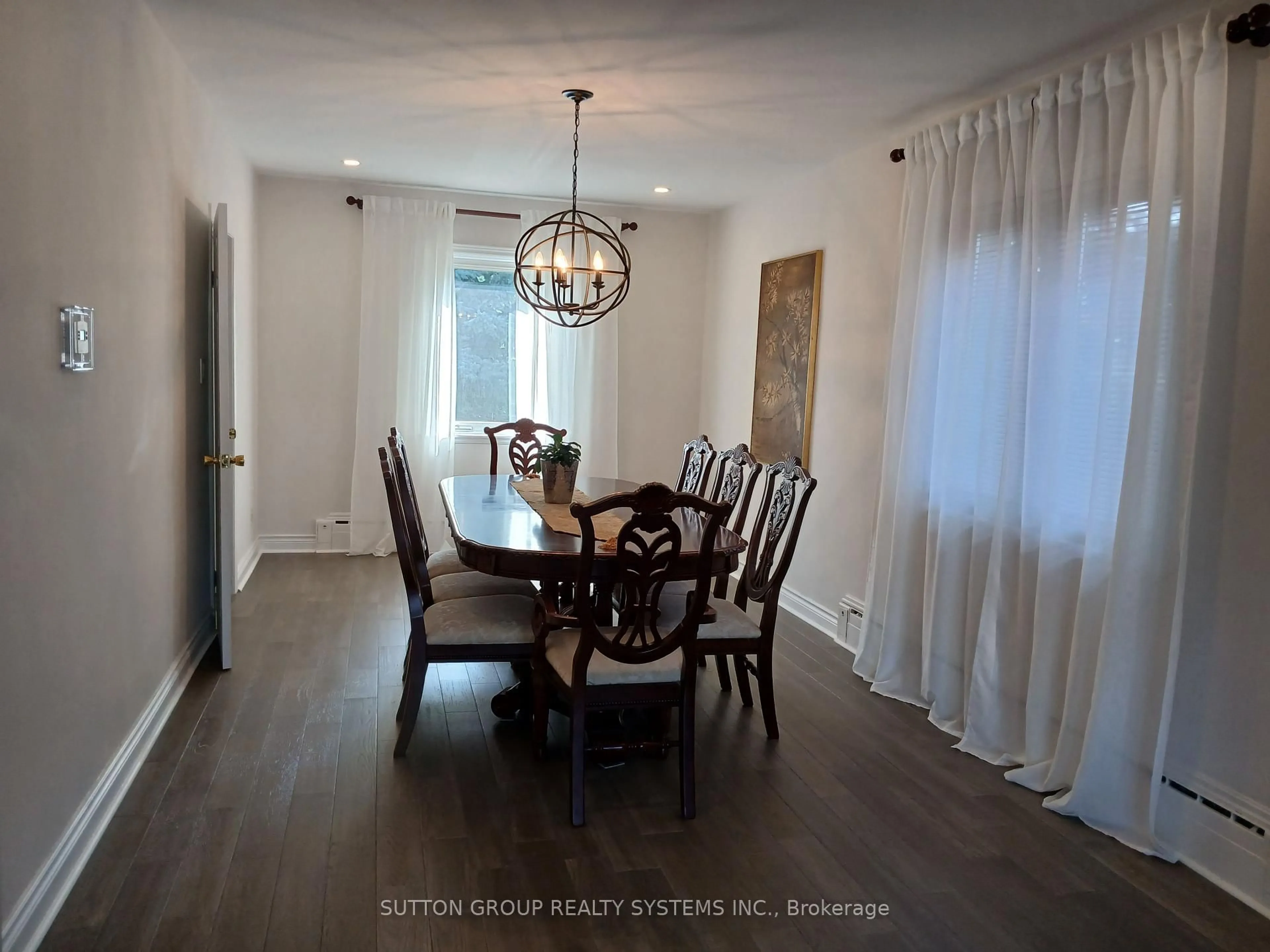 Dining room, wood/laminate floor for 1236 Ogden Ave, Mississauga Ontario L5E 2H4