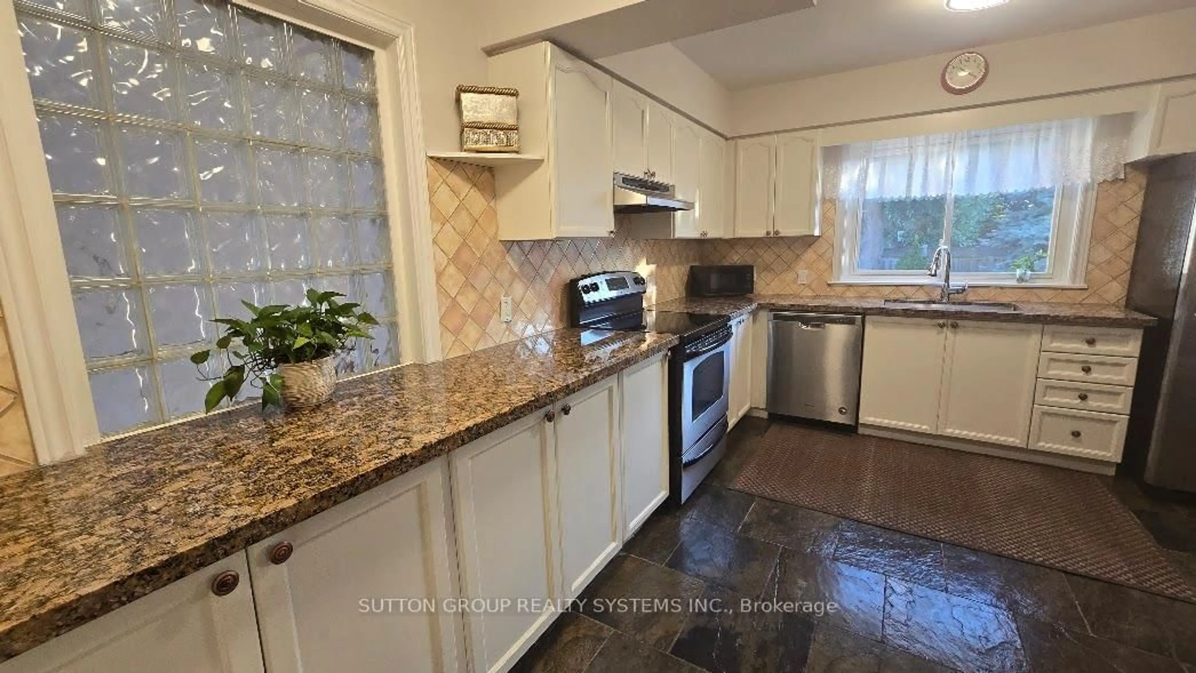 Standard kitchen, ceramic/tile floor for 1236 Ogden Ave, Mississauga Ontario L5E 2H4