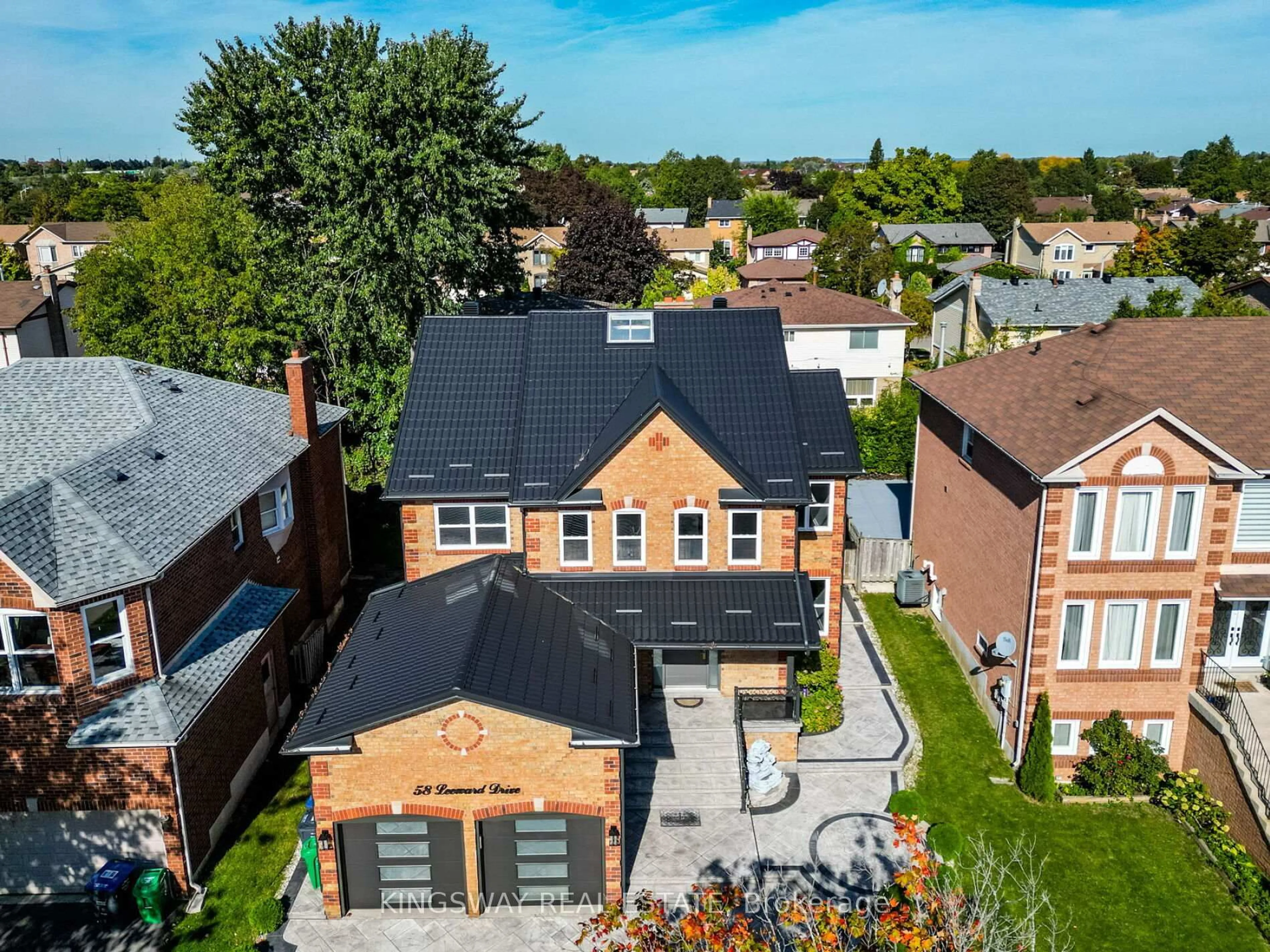 A pic from outside/outdoor area/front of a property/back of a property/a pic from drone, street for 58 Leeward Dr, Brampton Ontario L6S 5V8