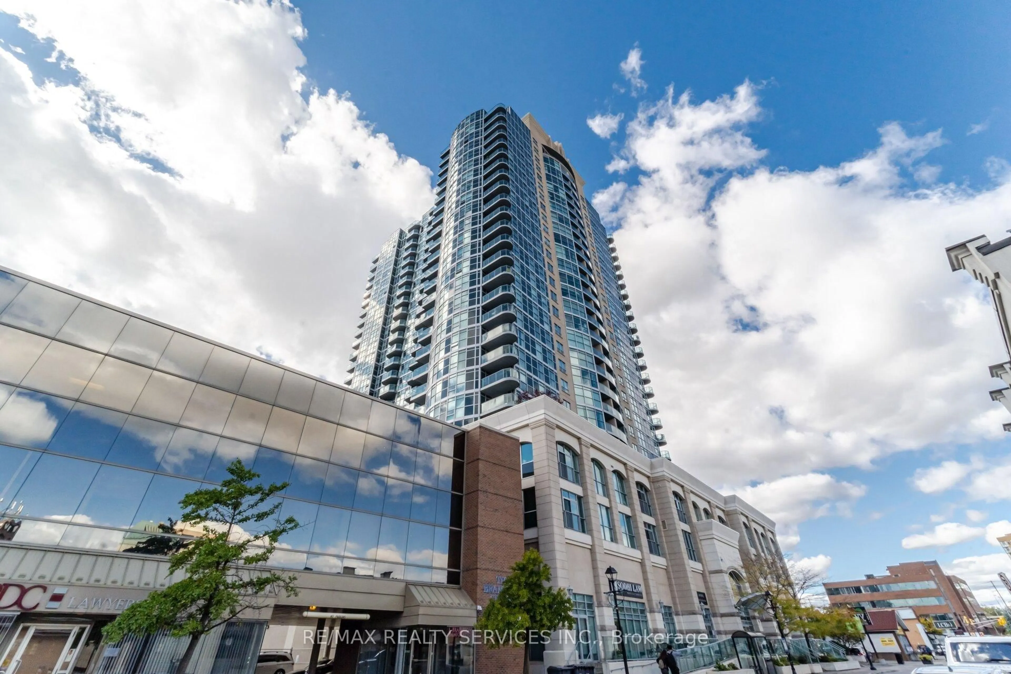 Patio, building for 9 George St #2003, Brampton Ontario L6X 0T6