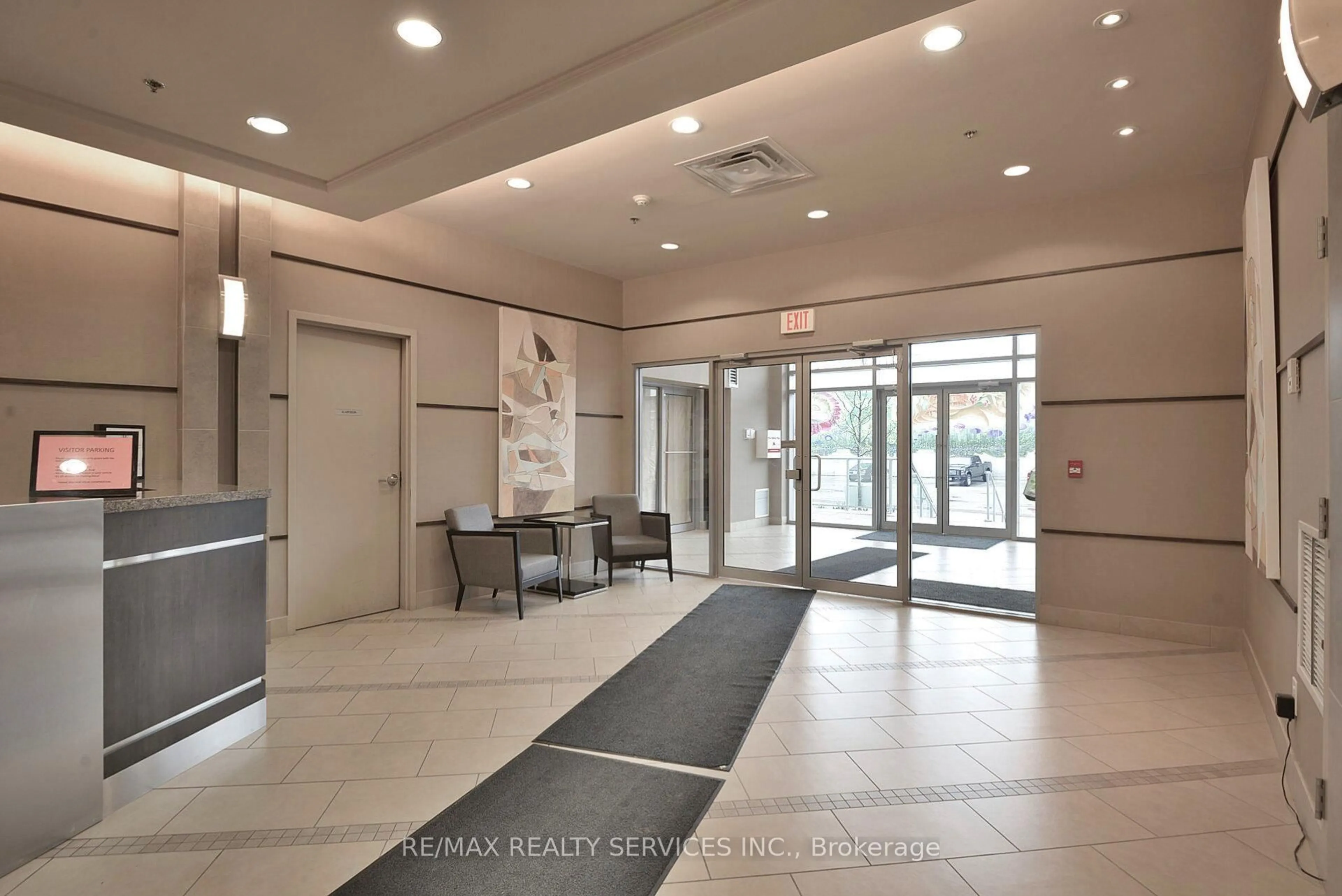 Indoor foyer for 9 George St #2003, Brampton Ontario L6X 0T6