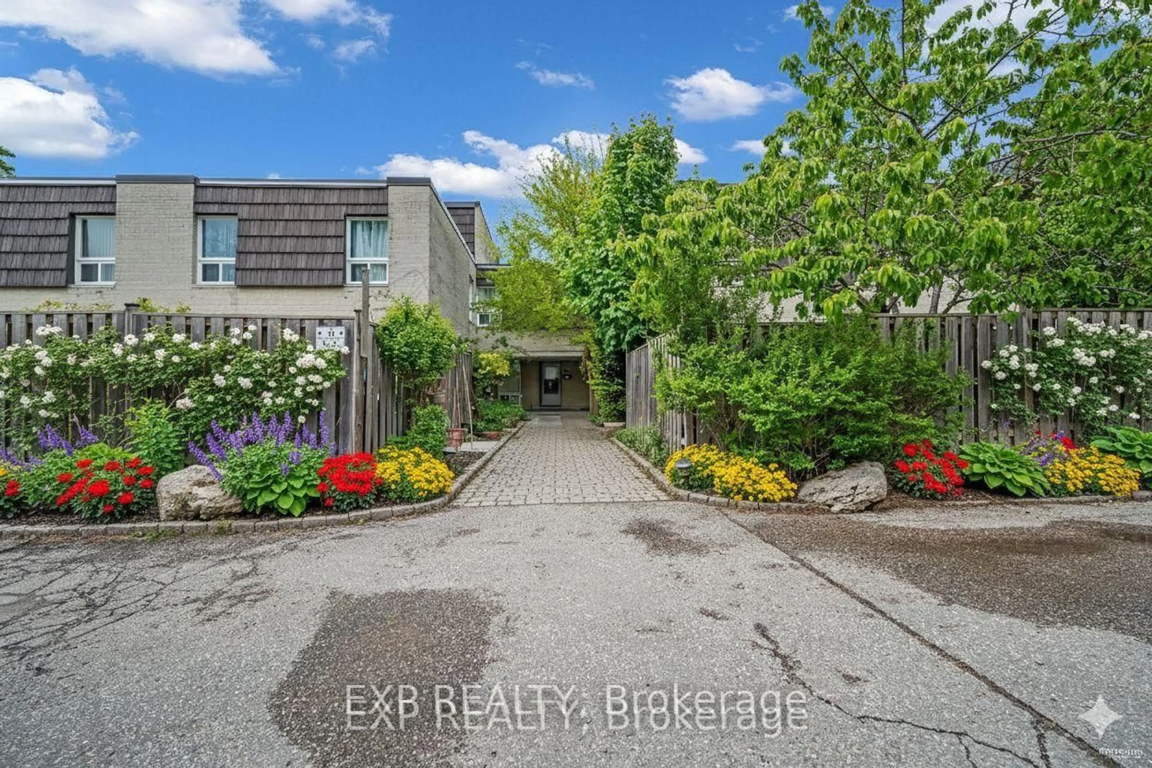 Patio, street for 33 Four Winds Dr #14, Toronto Ontario M3J 1K7