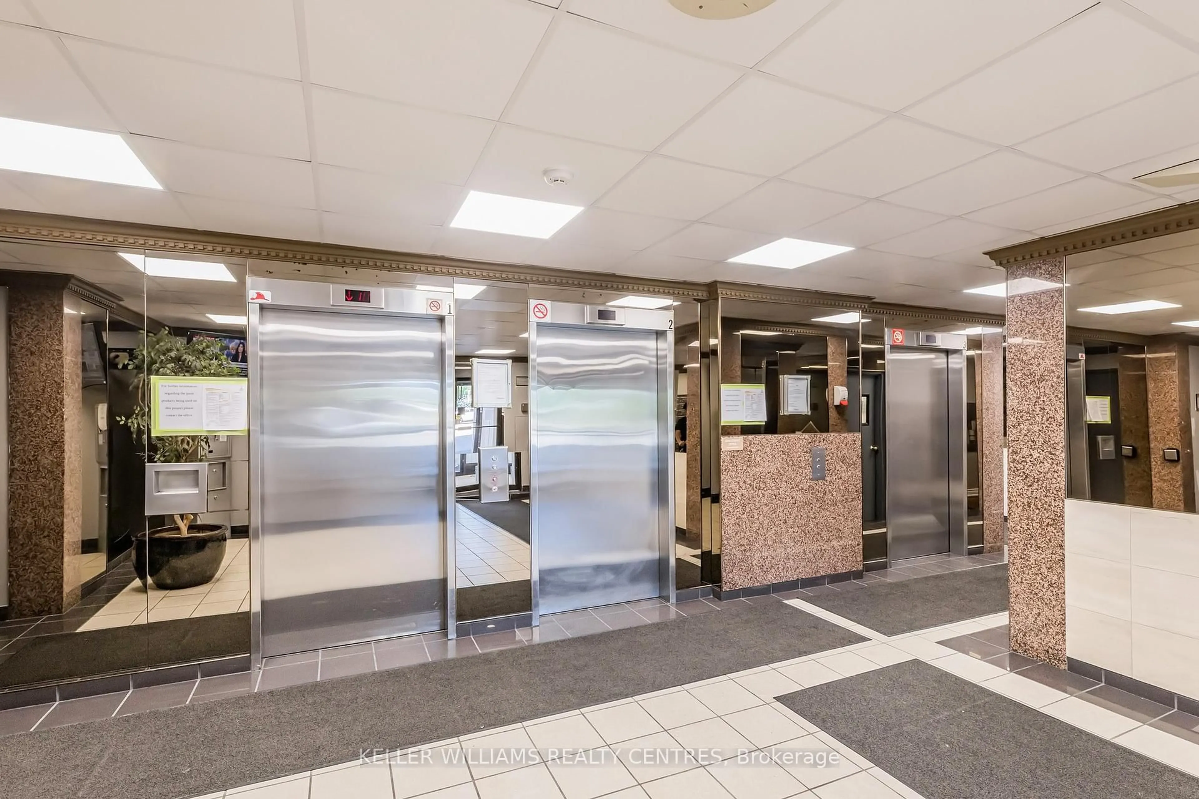 Indoor foyer for 10 Markbrook Lane #1208, Toronto Ontario M9V 5E3